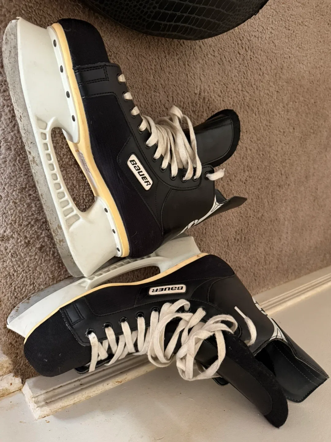 Bauer 100X Hockey Skates image indicator(2)