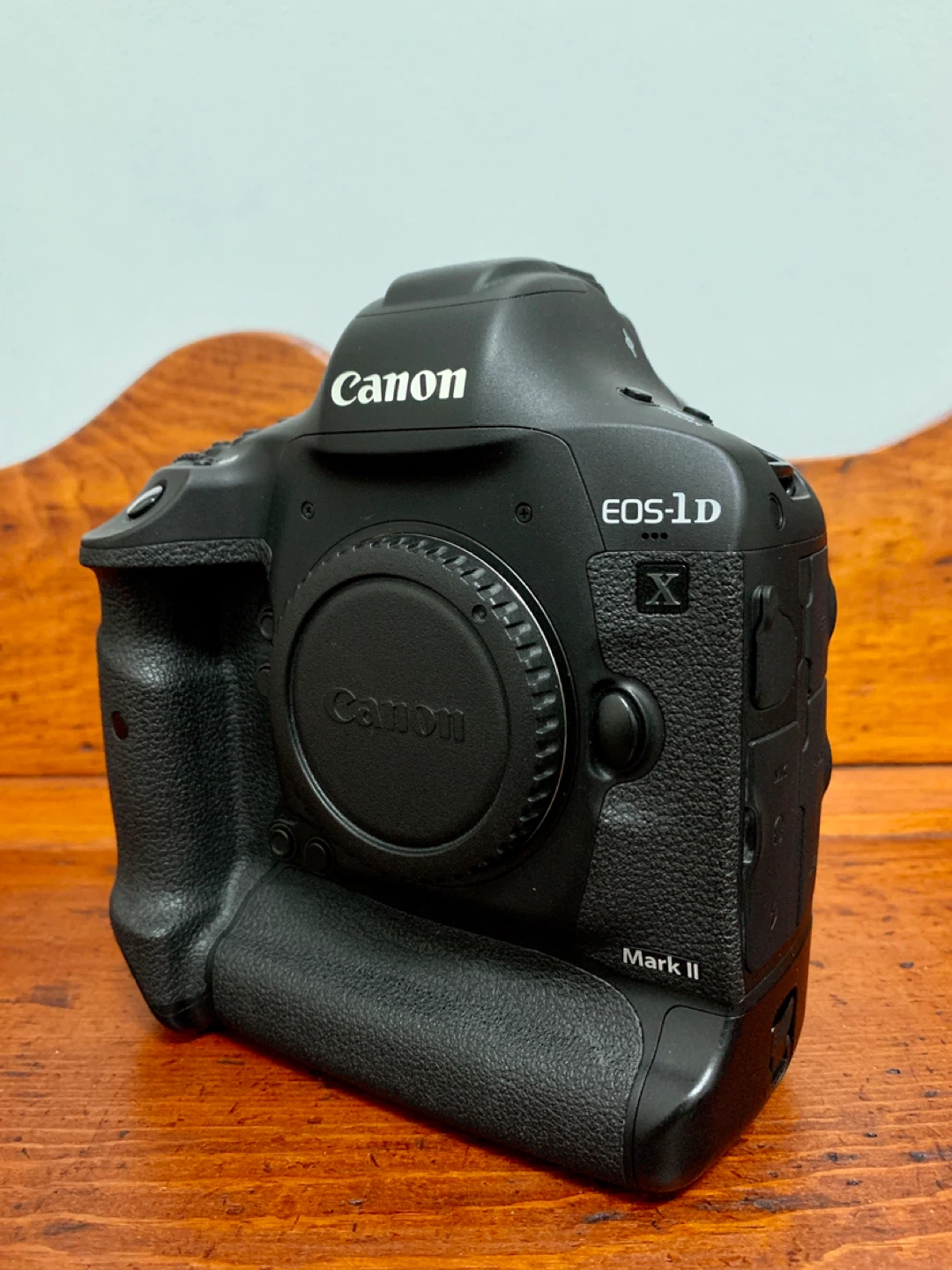 Canon EOS-1D X Mark II DSLR Camera - photo 2