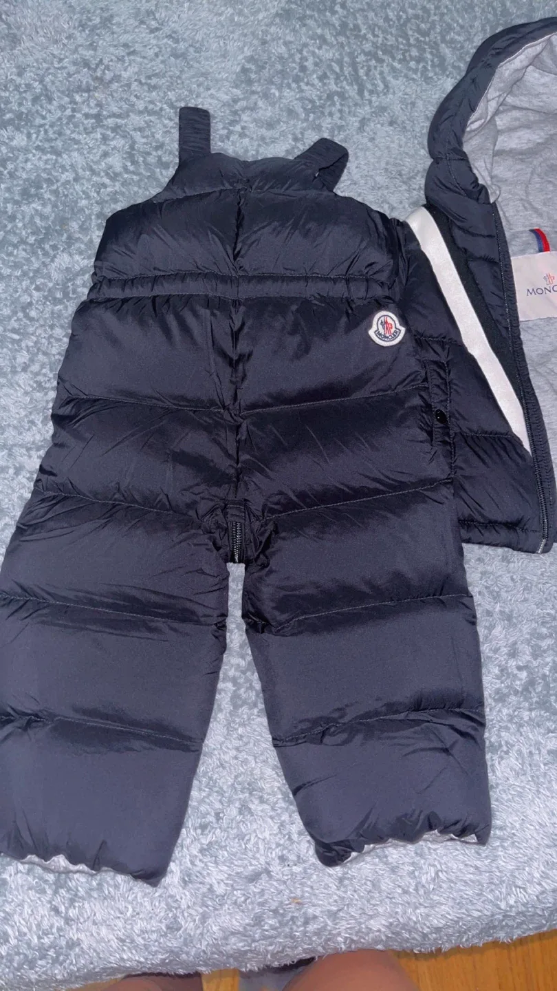 Moncler Baby Snowsuit Set image indicator(2)