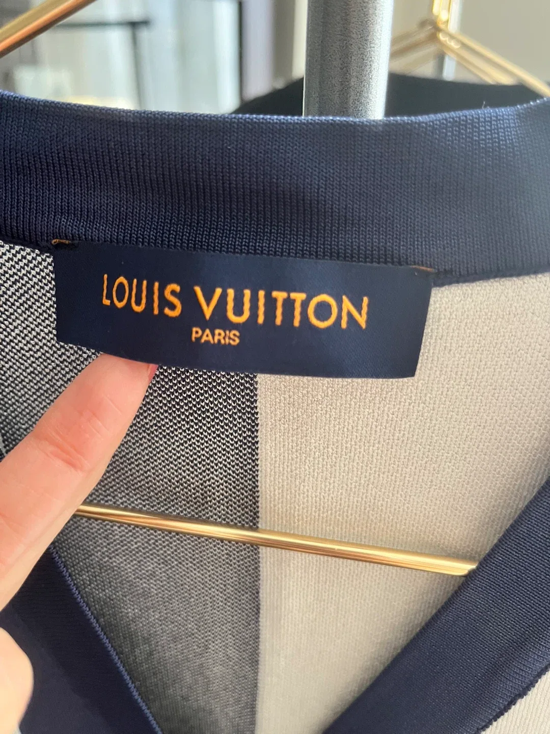 Louis Vuitton Cardigan - Size Small image indicator(3)