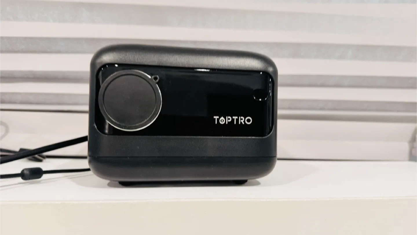 TOPTRO Projector - Great Condition! image indicator(2)