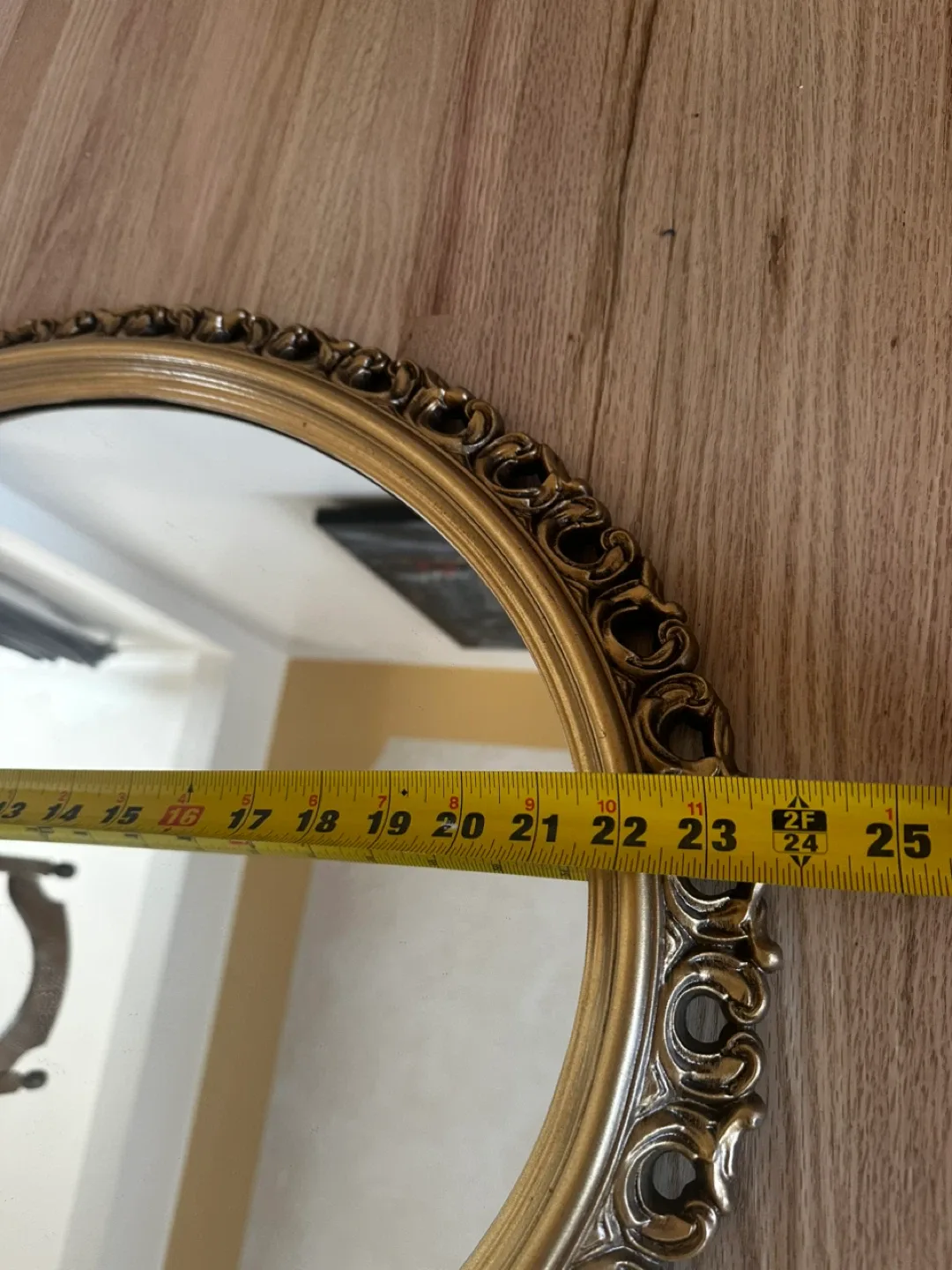 Gold Oval Mirror - 24" x 19’’ image indicator(2)