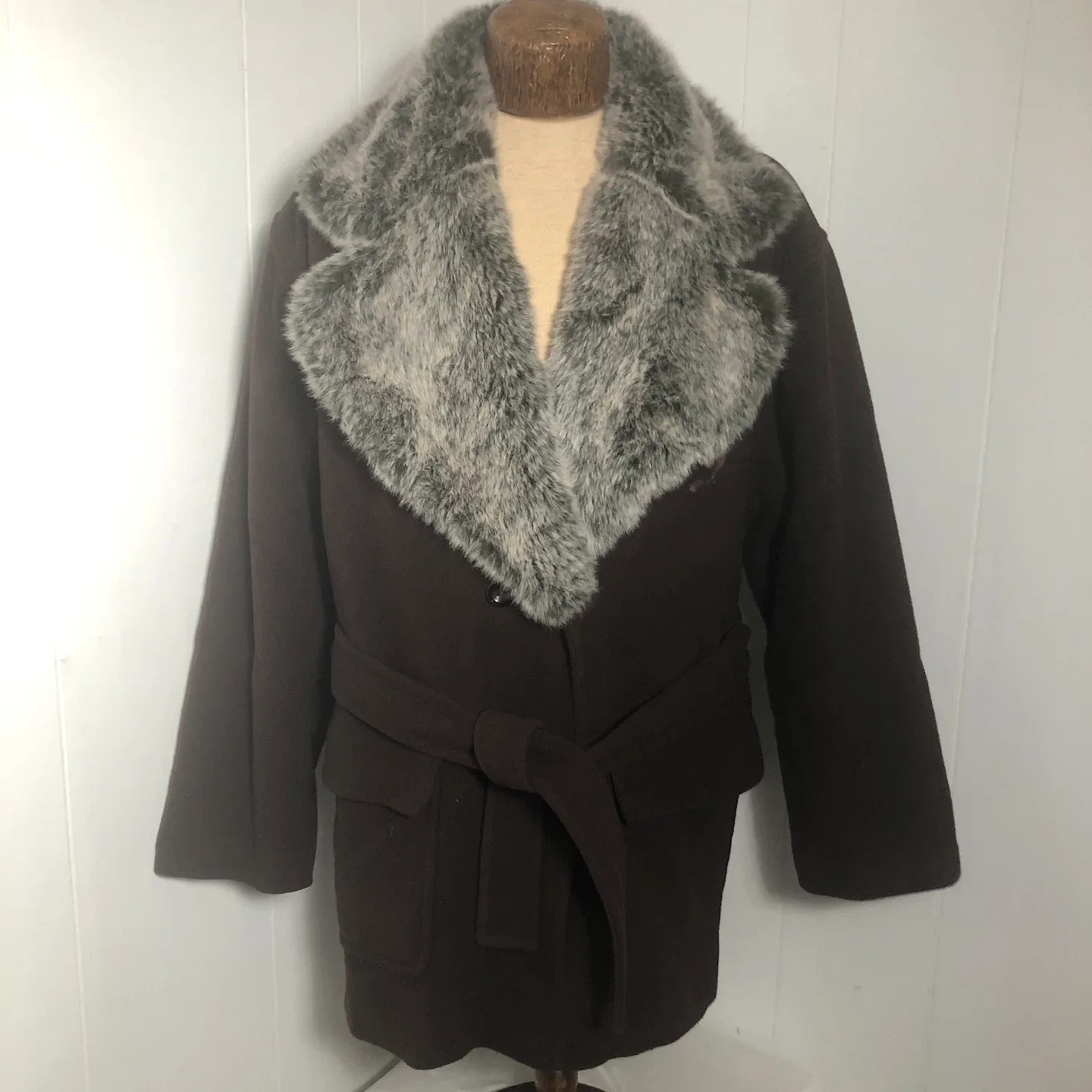 Women’s Brown Wool & Faux Fur Coat. Size 9.