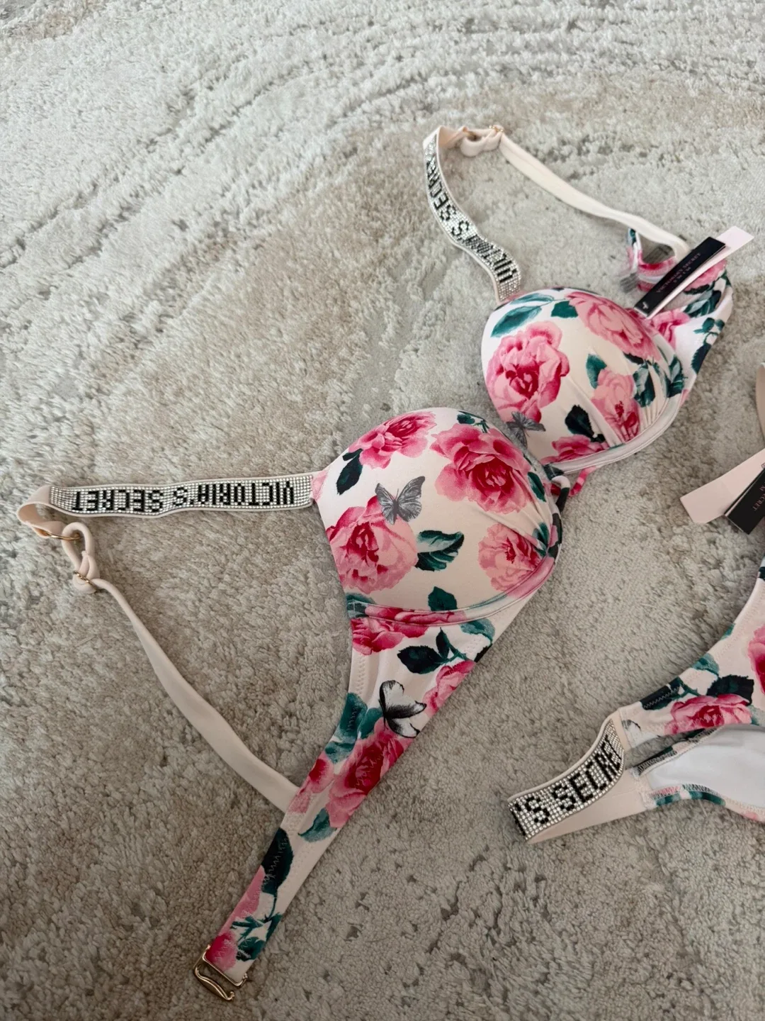 Victoria's Secret Swimsuit Set 34B top and medium bottom image indicator(4)