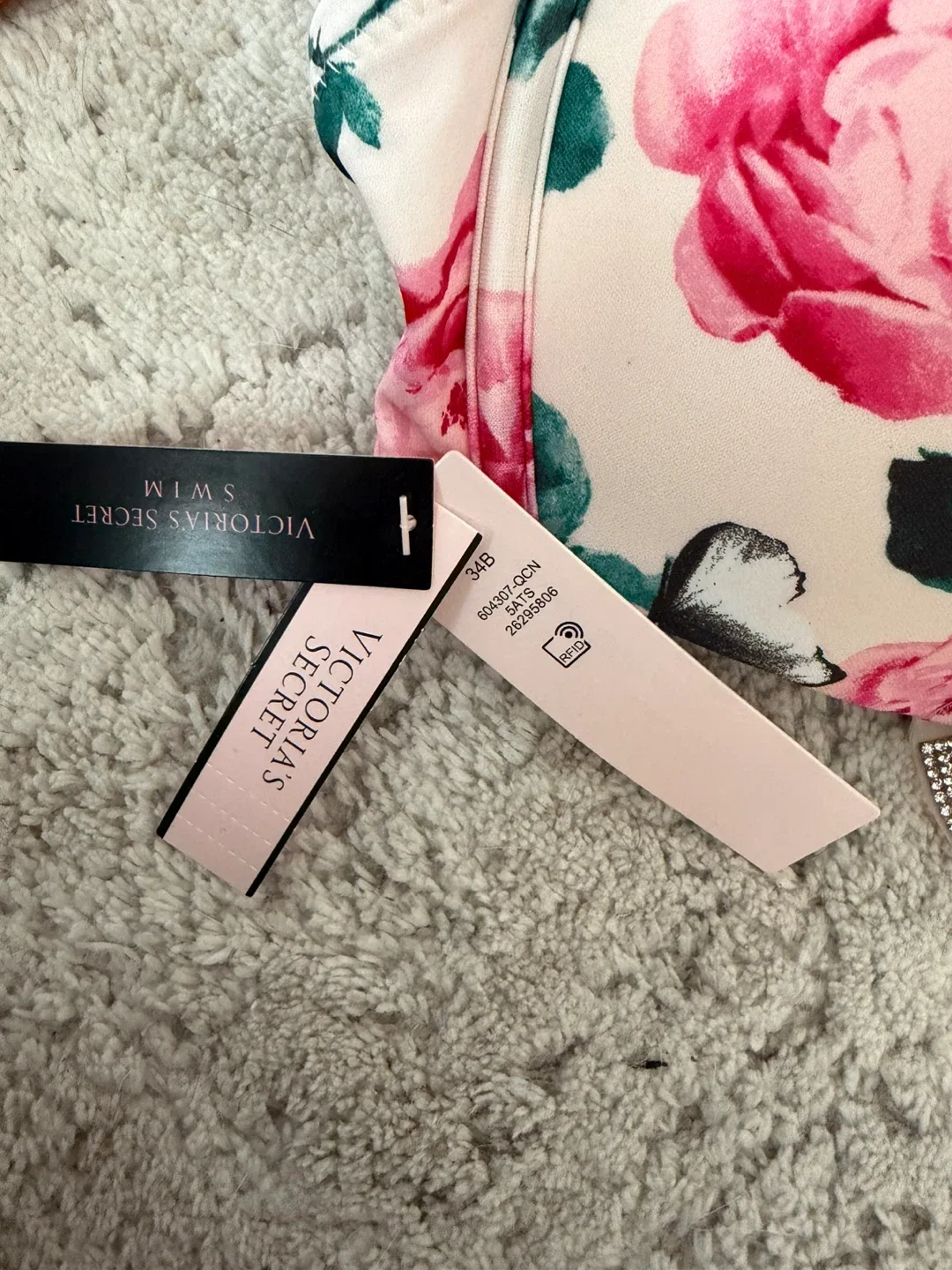 Victoria's Secret Swimsuit Set 34B top and medium bottom image indicator(5)