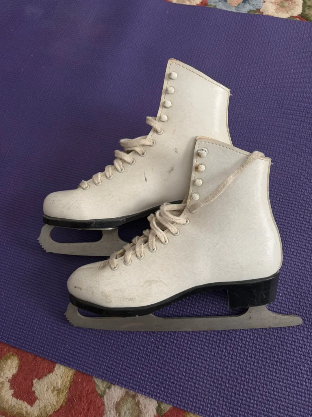 Ladies Ice Skates