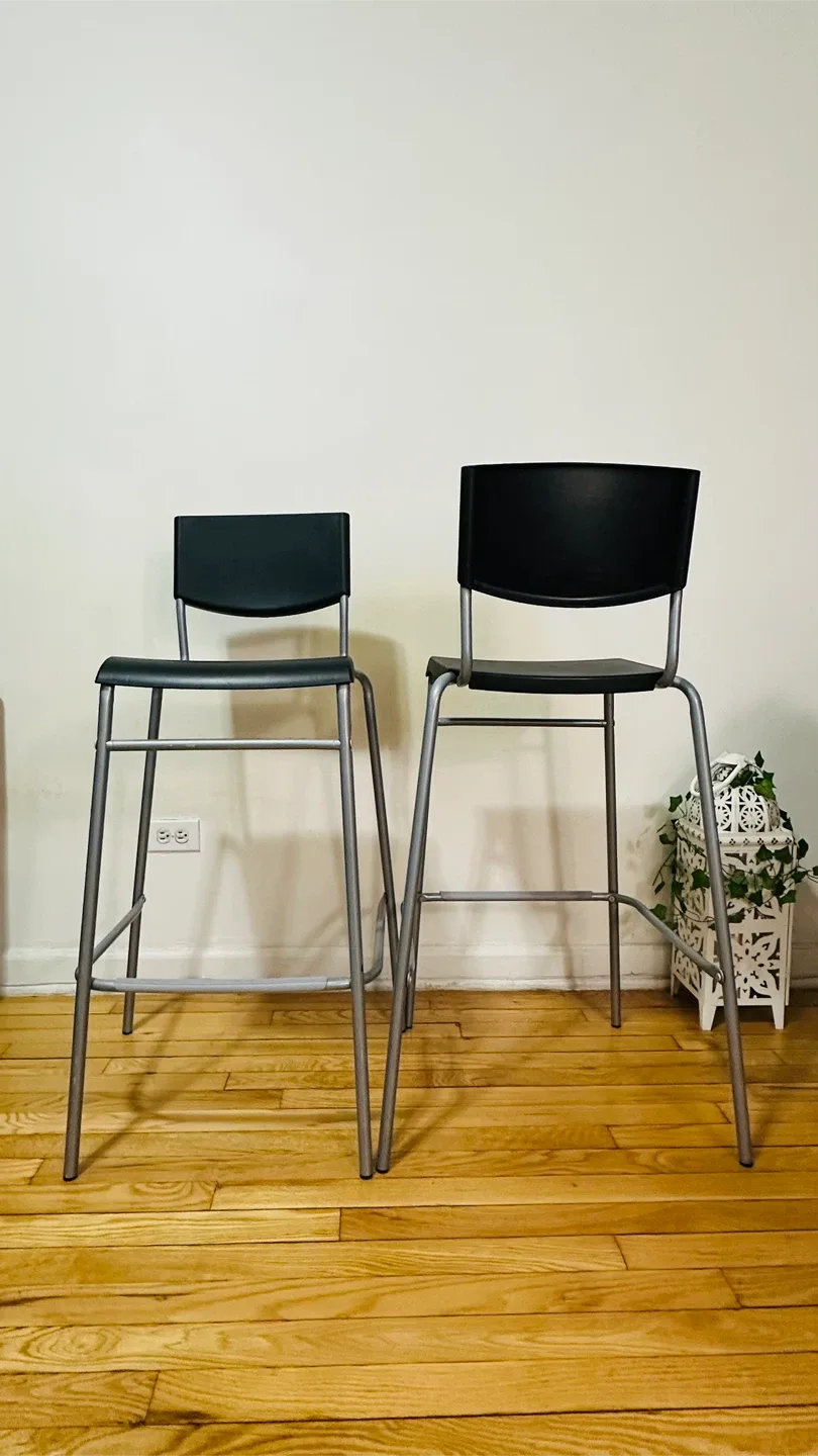 Set of 2 Modern Black Stackable Bar Stools image indicator(2)