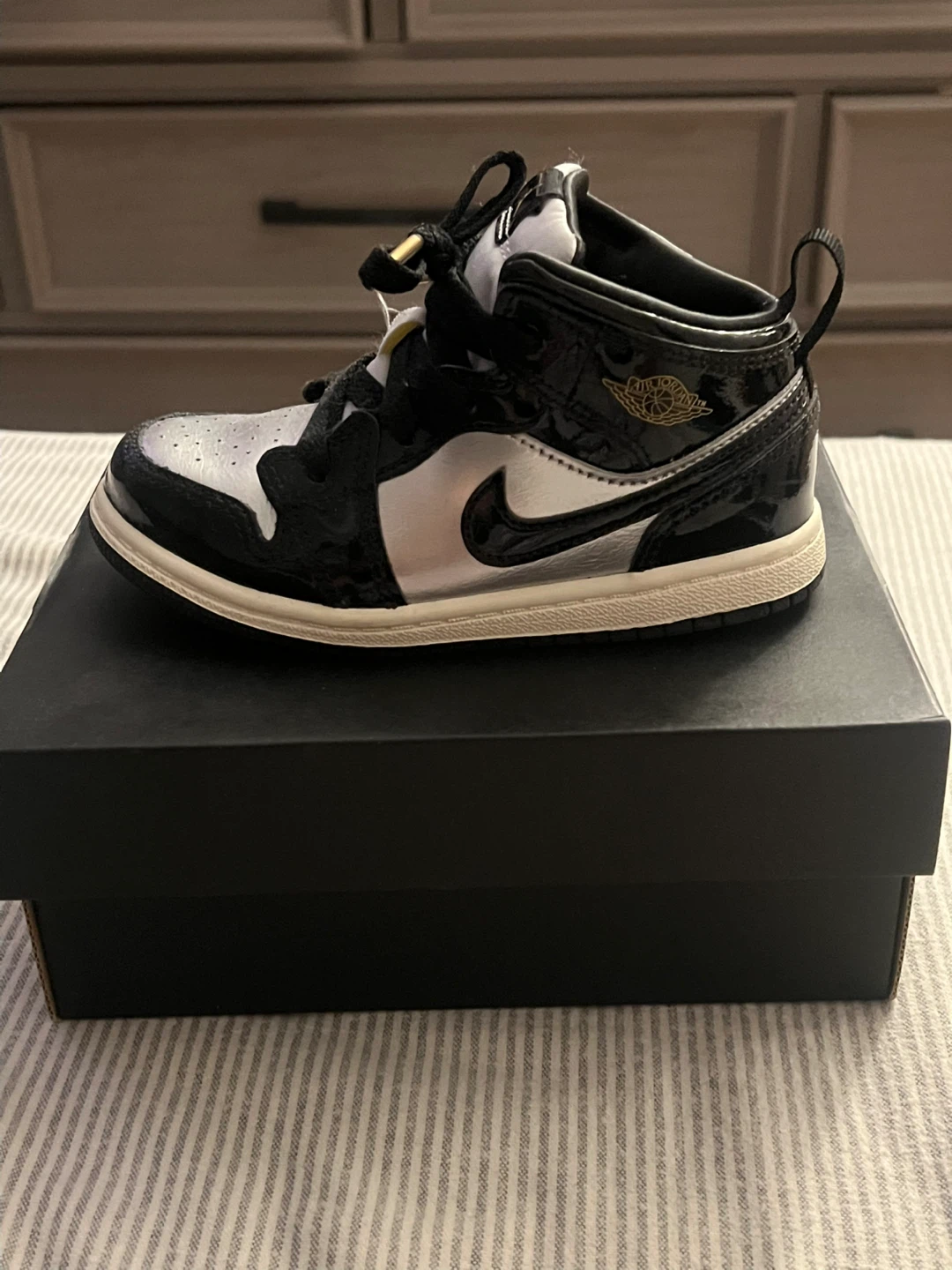 Air Jordan 1 Mid SE Toddler Shoes -  size 10c