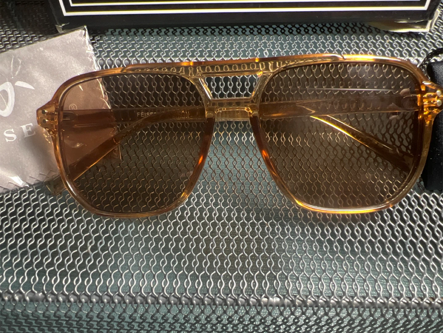 Feisedy Sunglasses with Case - photo 2