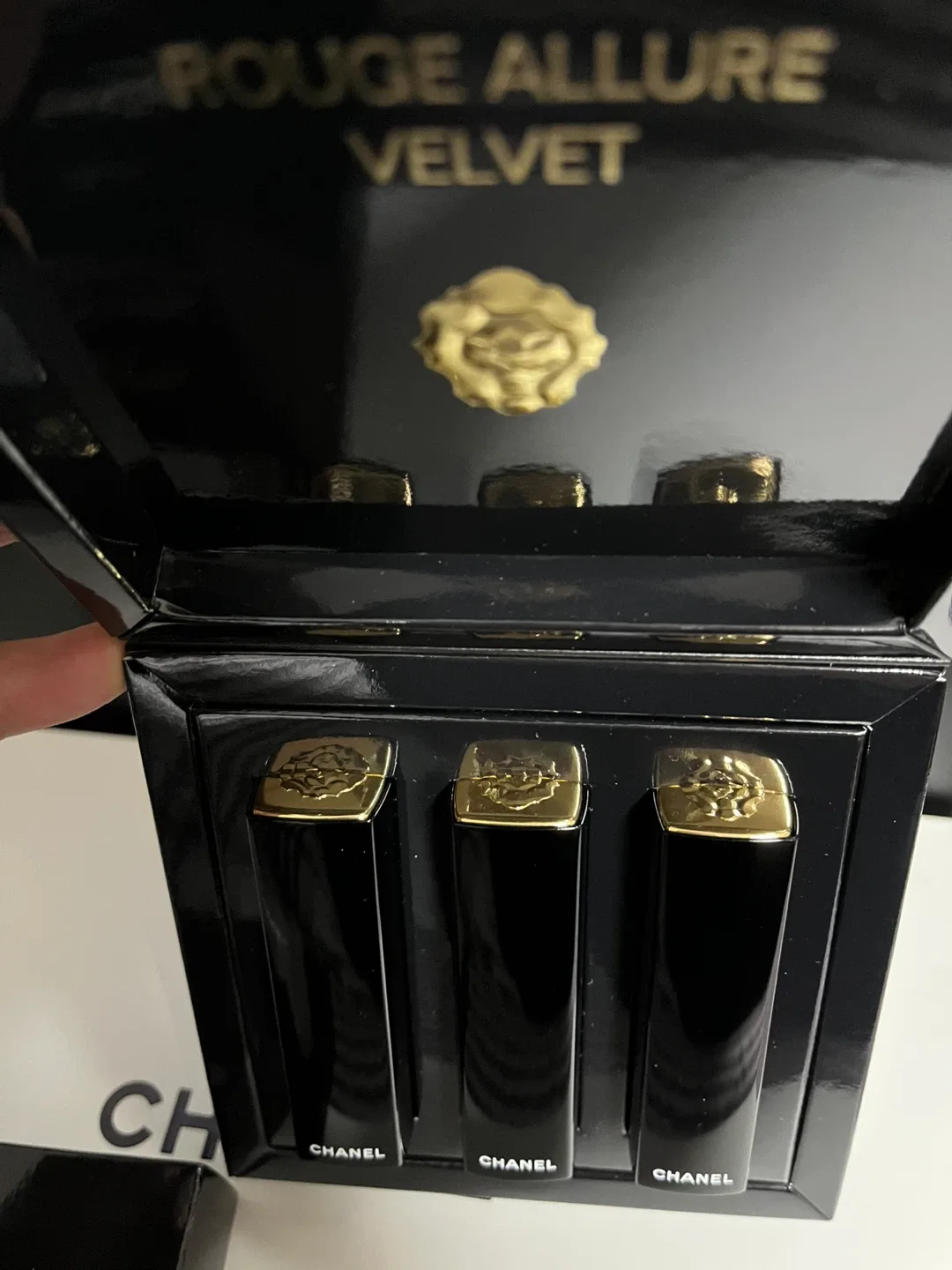 New Chanel Rouge Allure Velvet Lipstick Trio Set image indicator(7)