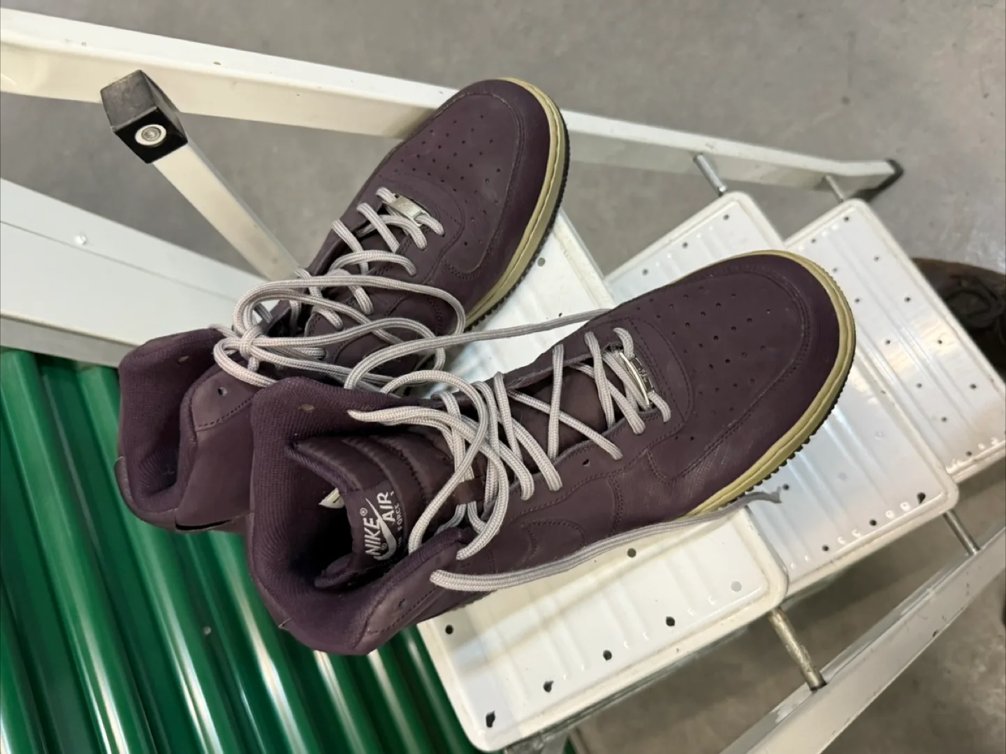 Nike Air Force 1 High Top Sneakers - MENS 11.5 image indicator(9)