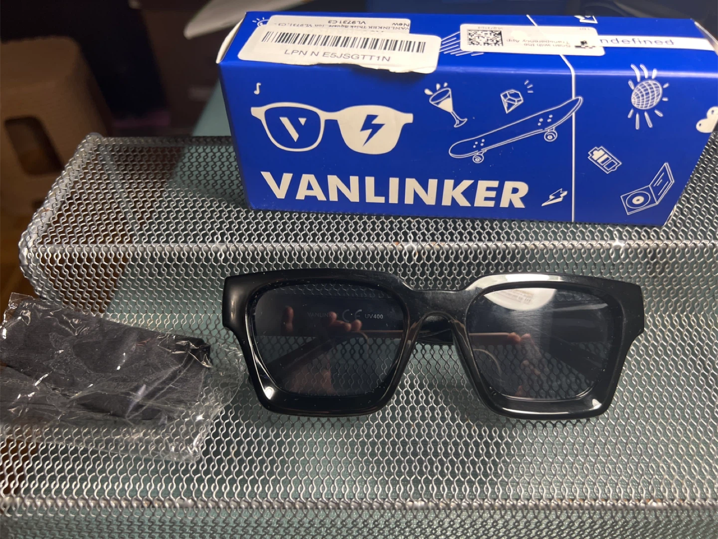 VANLINKER Black Sunglasses with Box