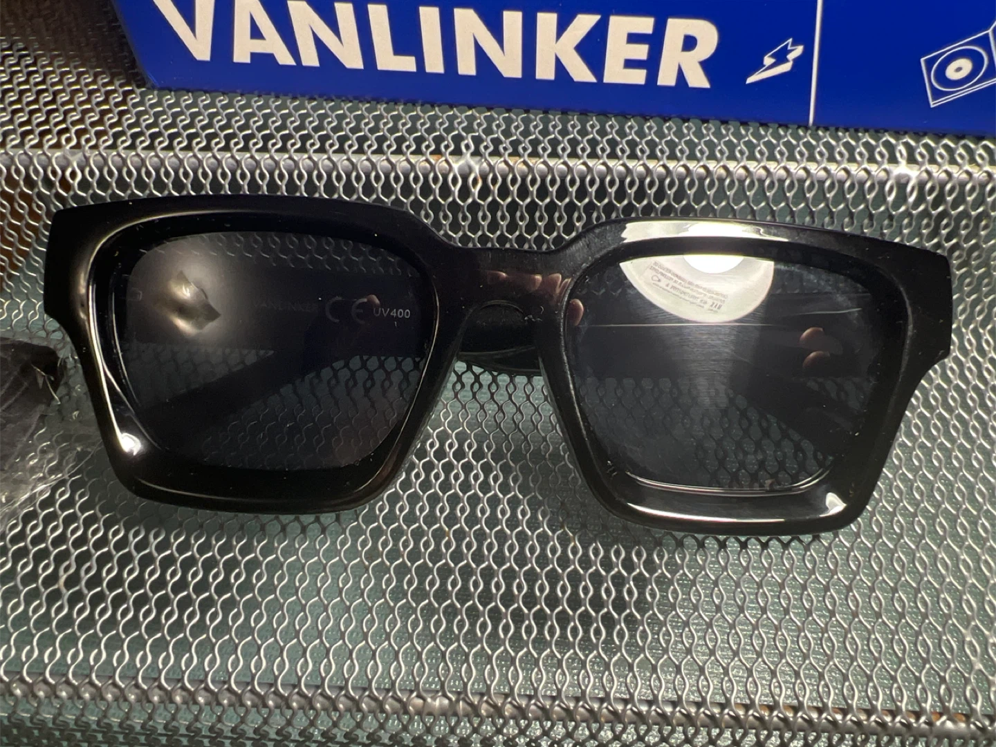 VANLINKER Black Sunglasses with Box - photo 2