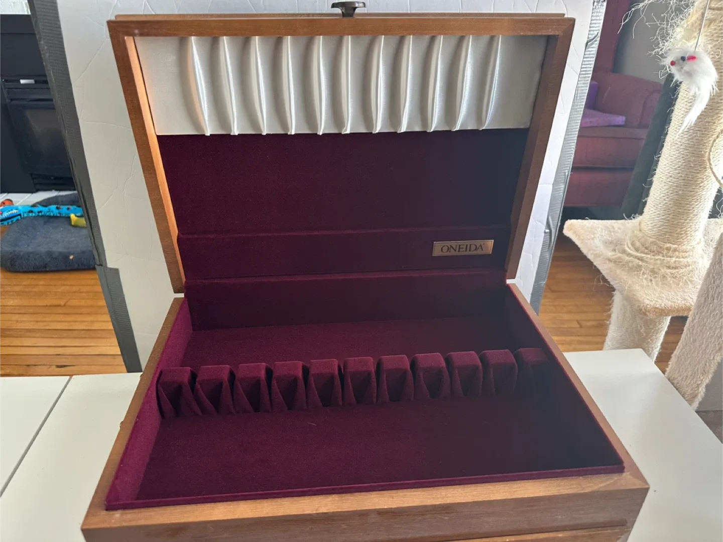 Oneida Silverware Chest image indicator(2)