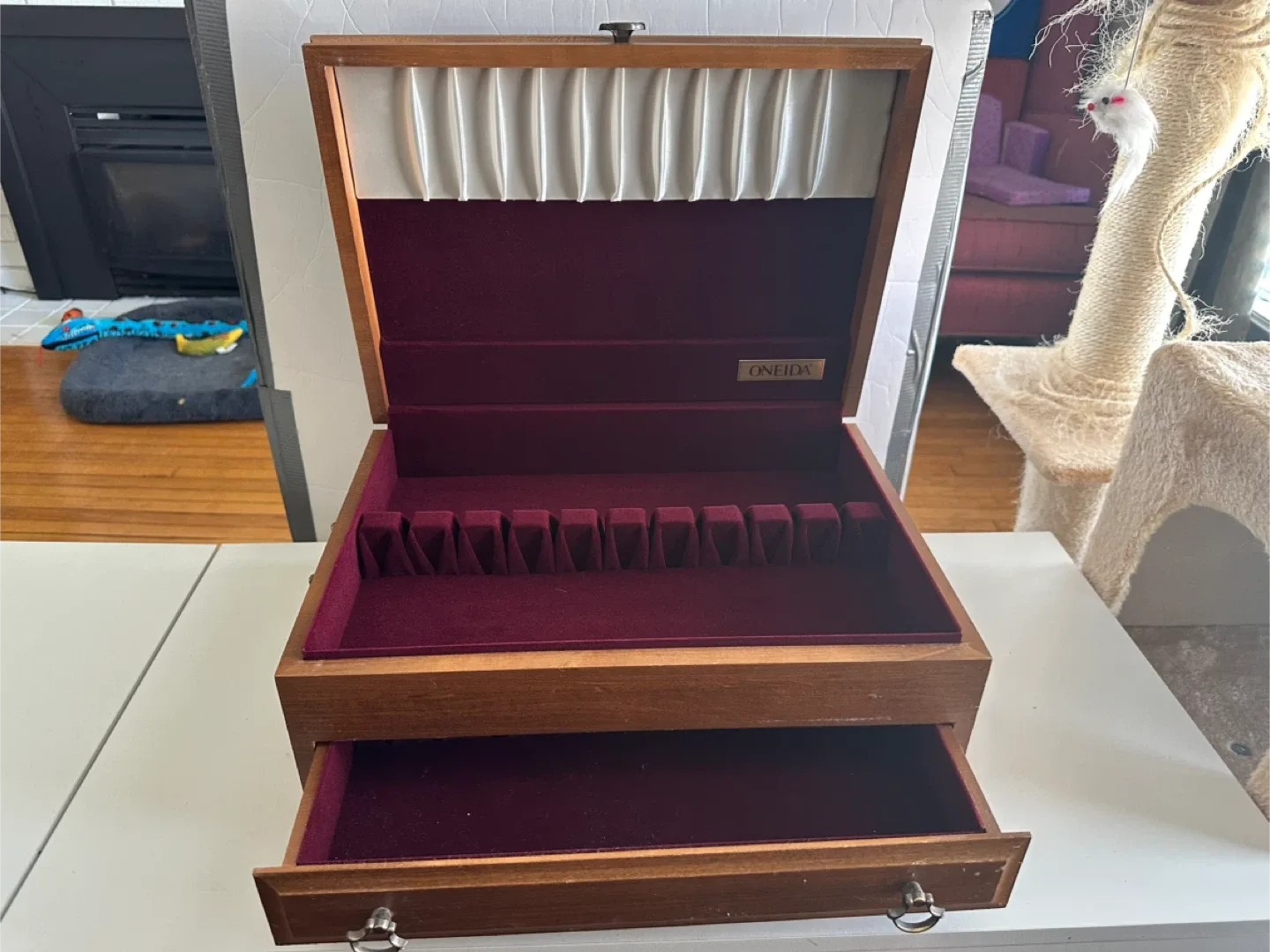 Oneida Silverware Chest image indicator(4)