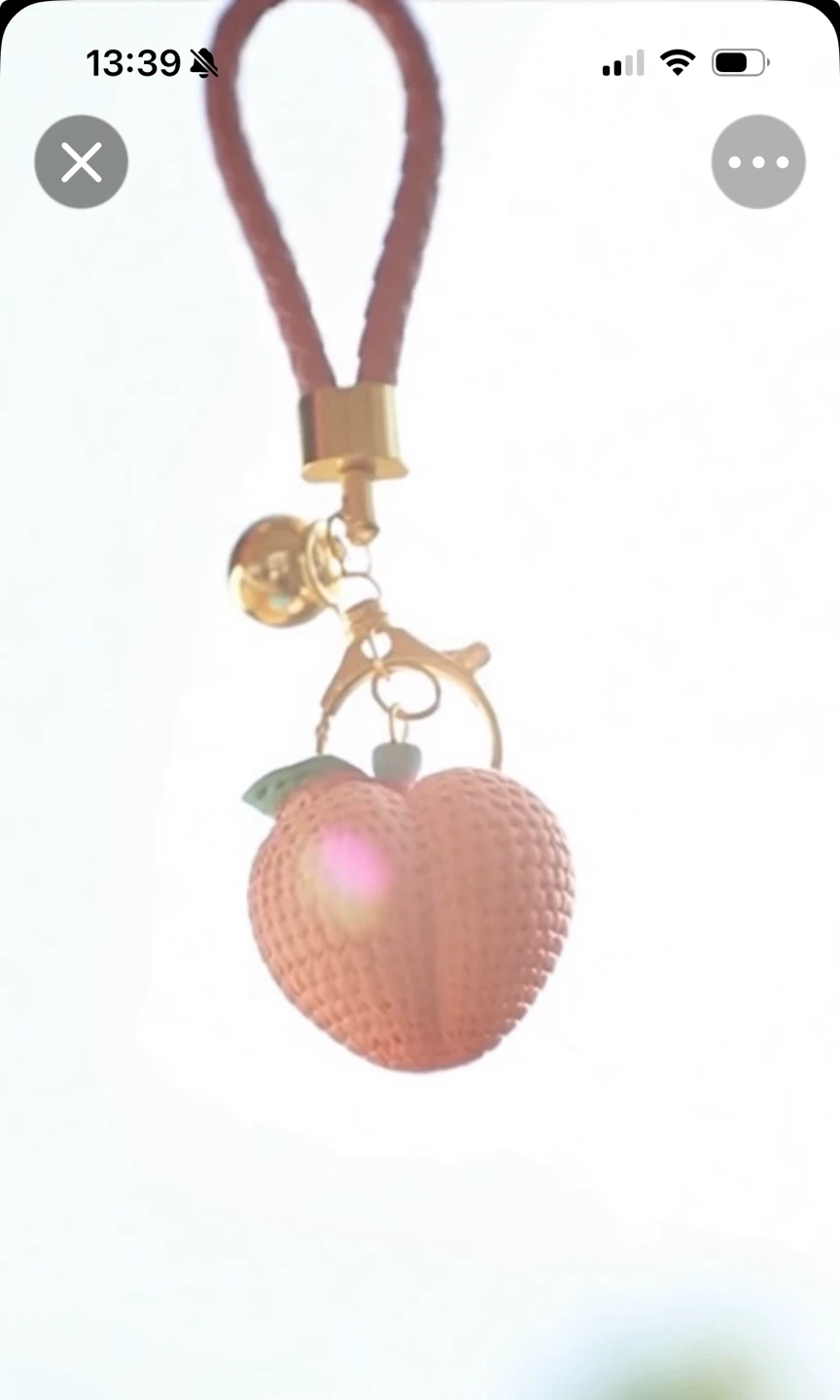 Peach Keychain - Cute Accessory! - photo 3