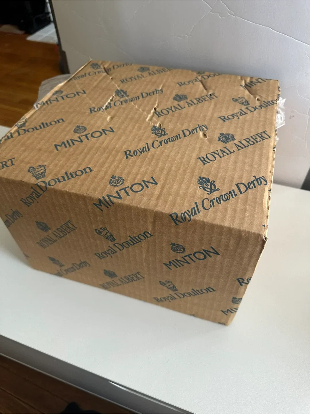 Royal Doulton Rosewood 20-Piece Tea Set image indicator(2)