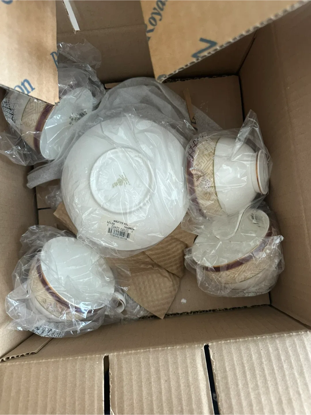 Royal Doulton Rosewood 20-Piece Tea Set image indicator(3)