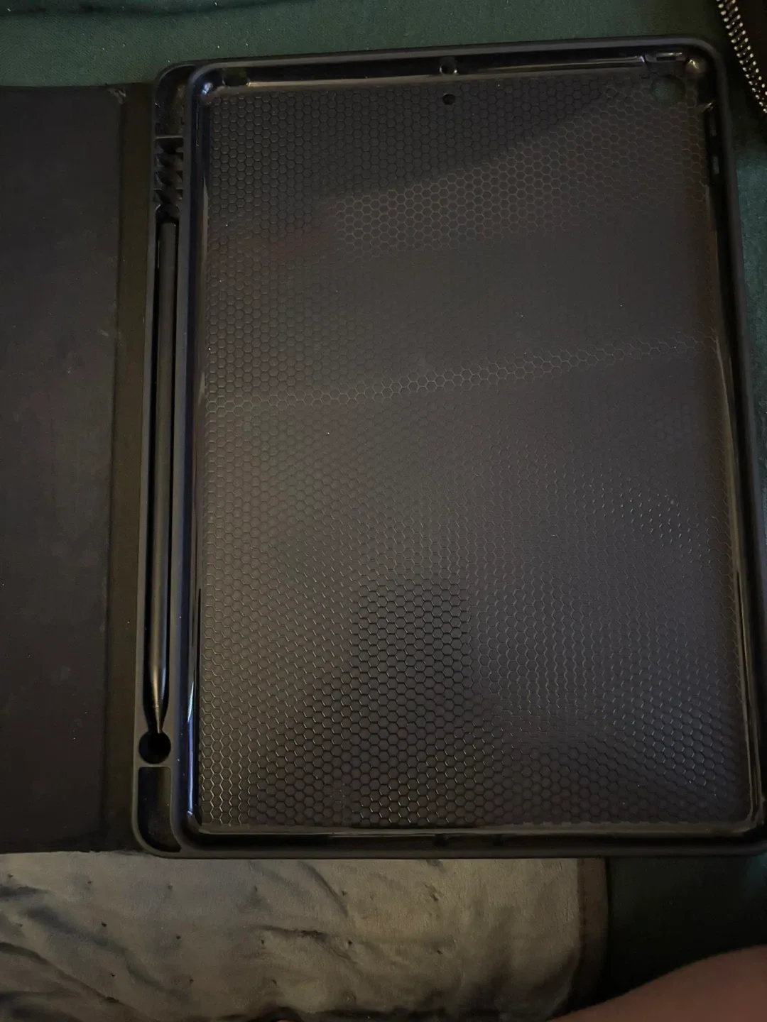 Apple iPad with Case and Pen image indicator(3)