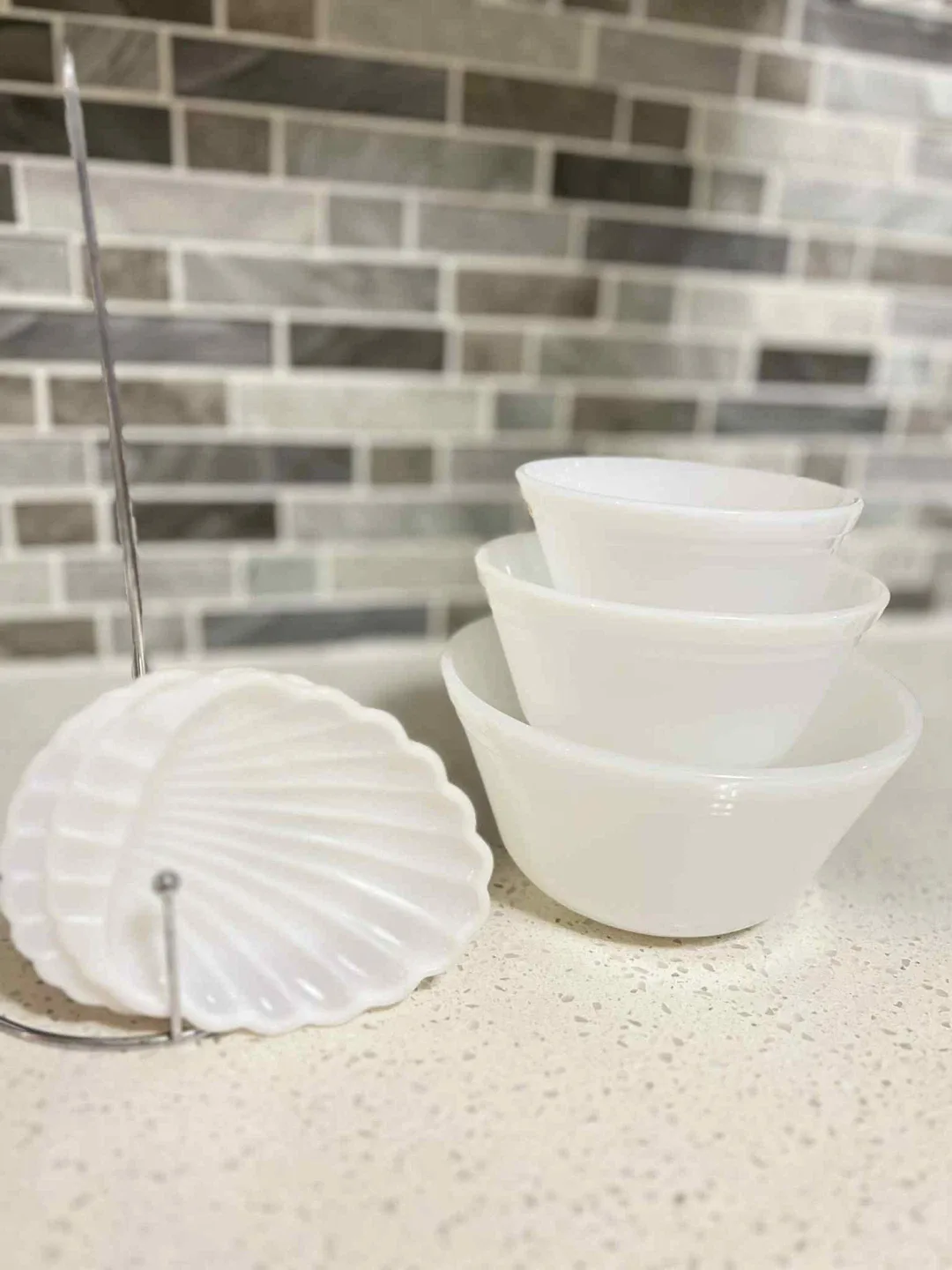 Vintage Milk Glass Bowls & Shell Dishes image indicator(2)