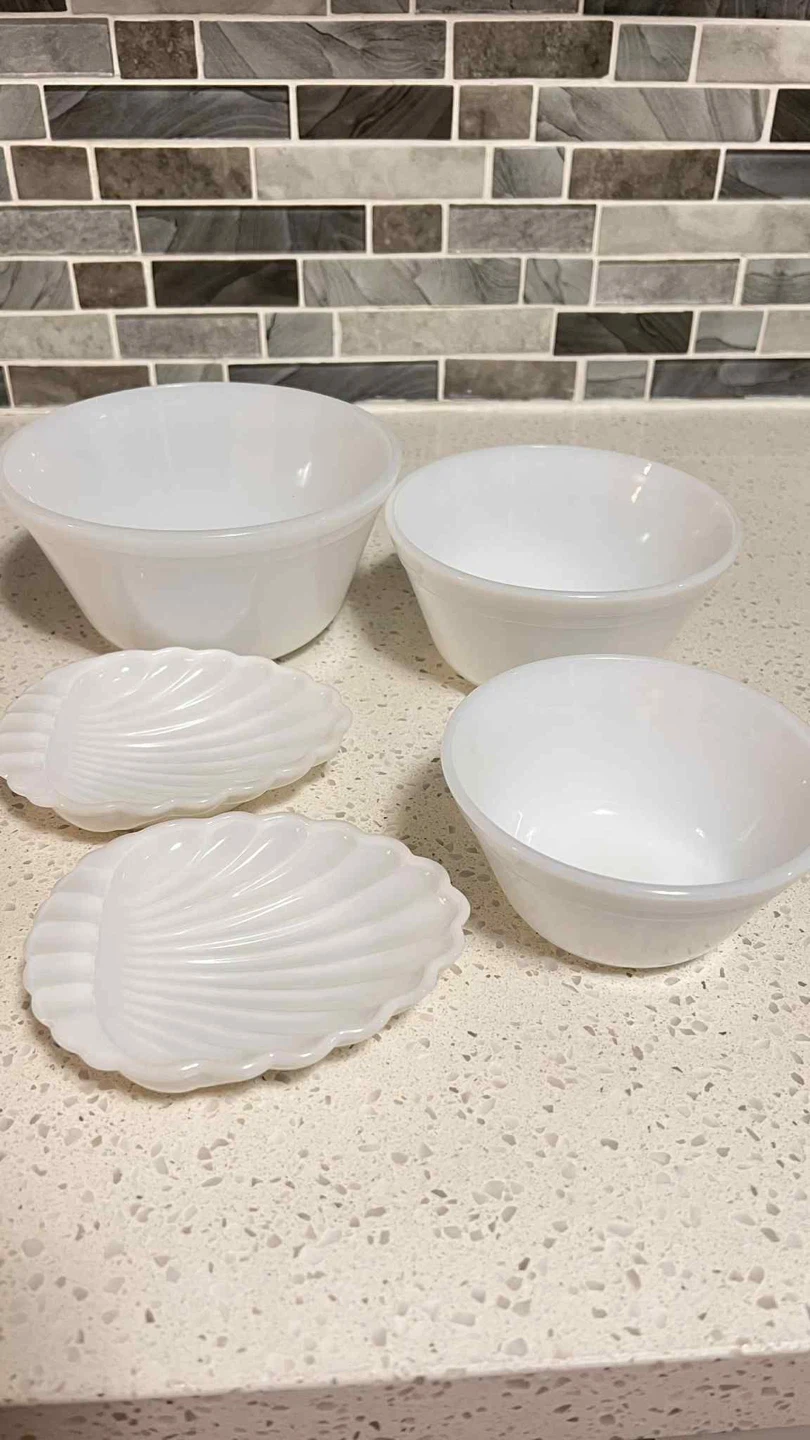Vintage Milk Glass Bowls & Shell Dishes - photo 4