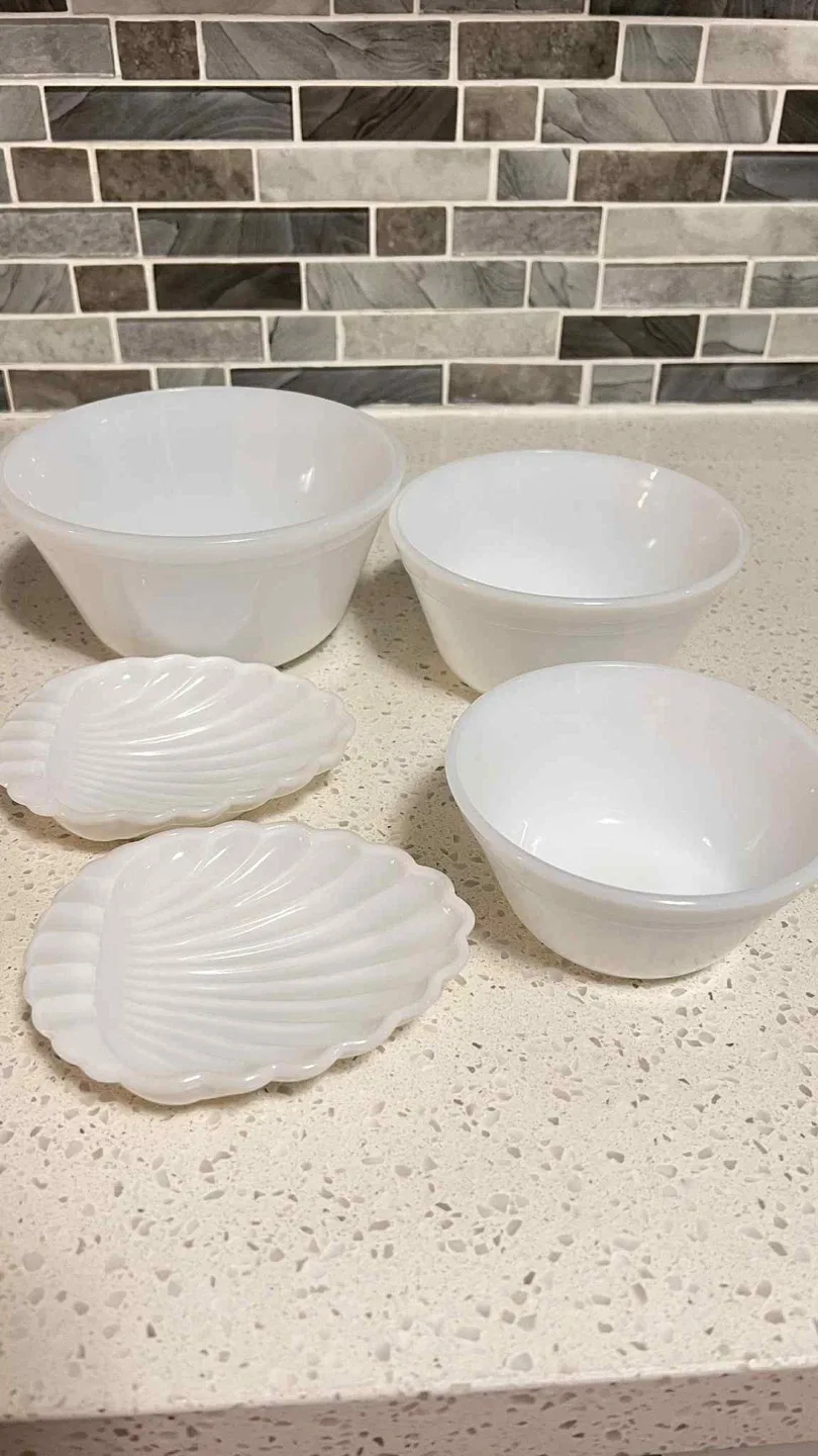 Vintage Milk Glass Bowls & Shell Dishes image indicator(4)