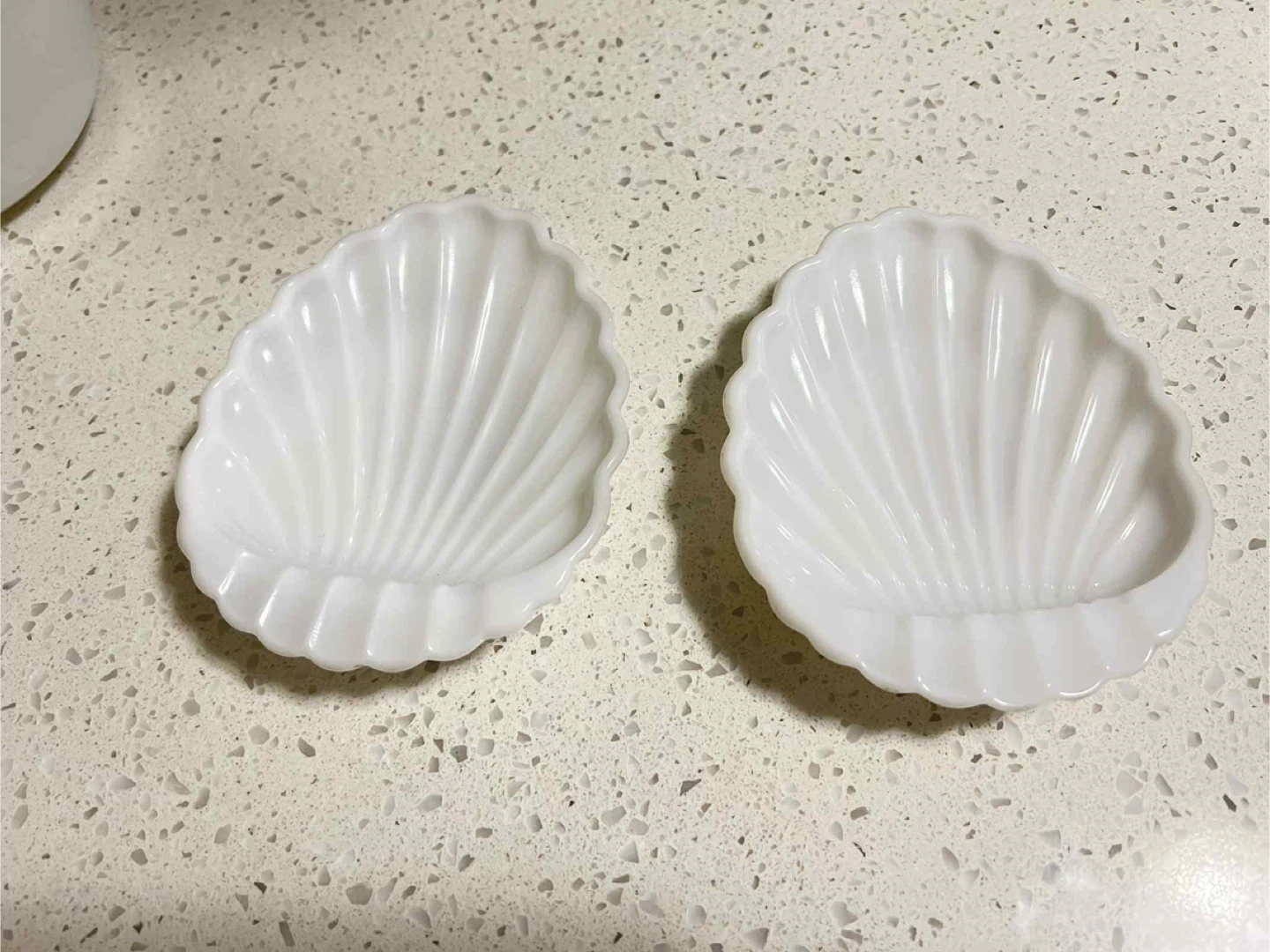 Vintage Milk Glass Bowls & Shell Dishes - photo 3
