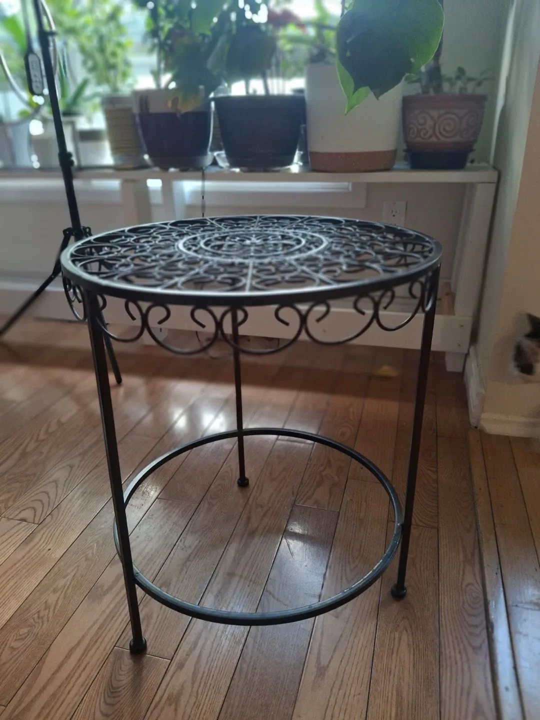 Metal Accent Table - Black image indicator(3)