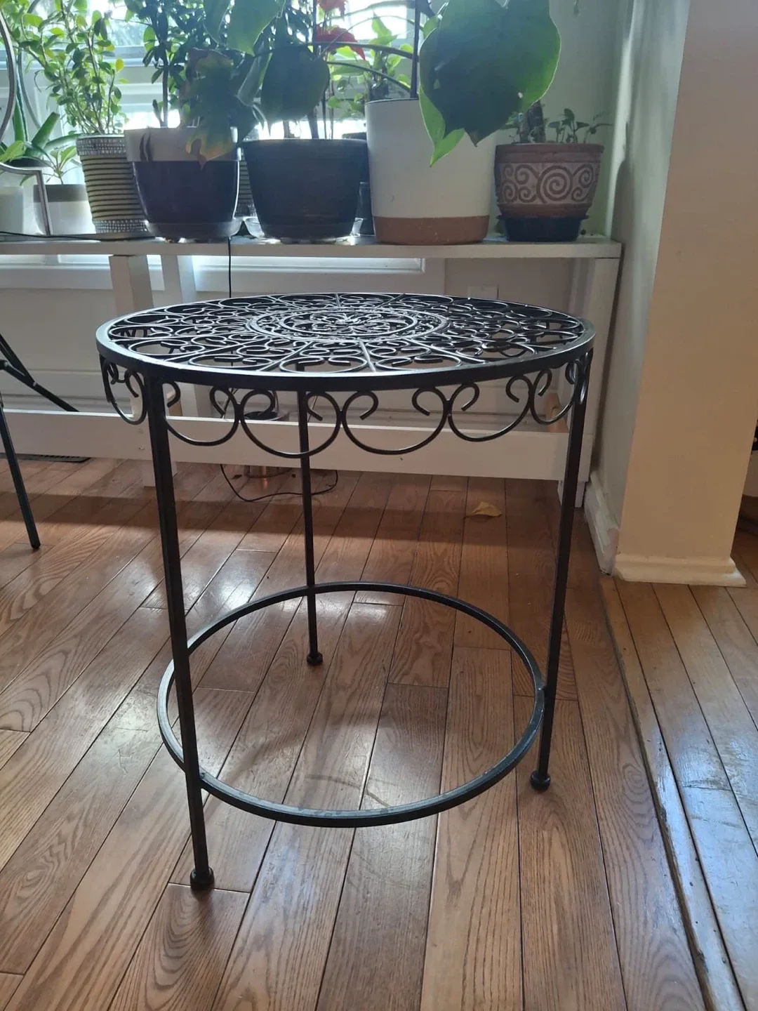 Metal Accent Table - Black image indicator(2)