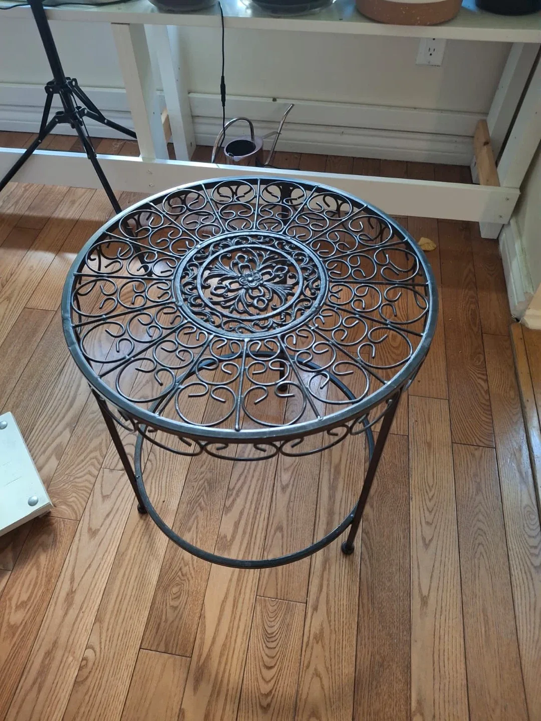 Metal Accent Table - Black image indicator(5)