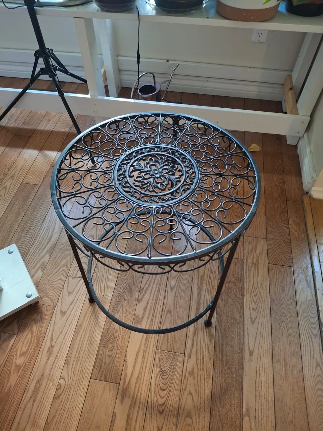 Metal Accent Table - Black image indicator(4)