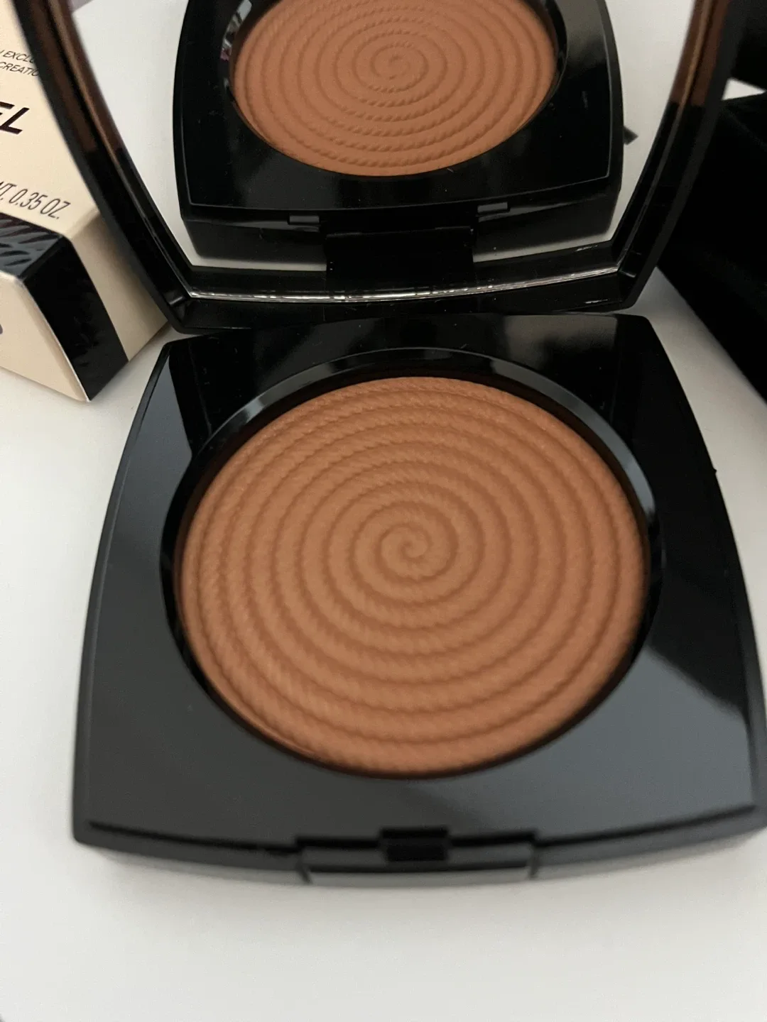Chanel Les Beiges Healthy Glow Illuminating Powder image indicator(2)