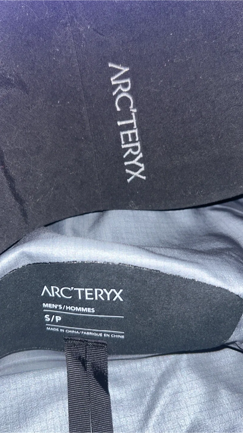Arc'teryx Black Jacket - Size S image indicator(2)