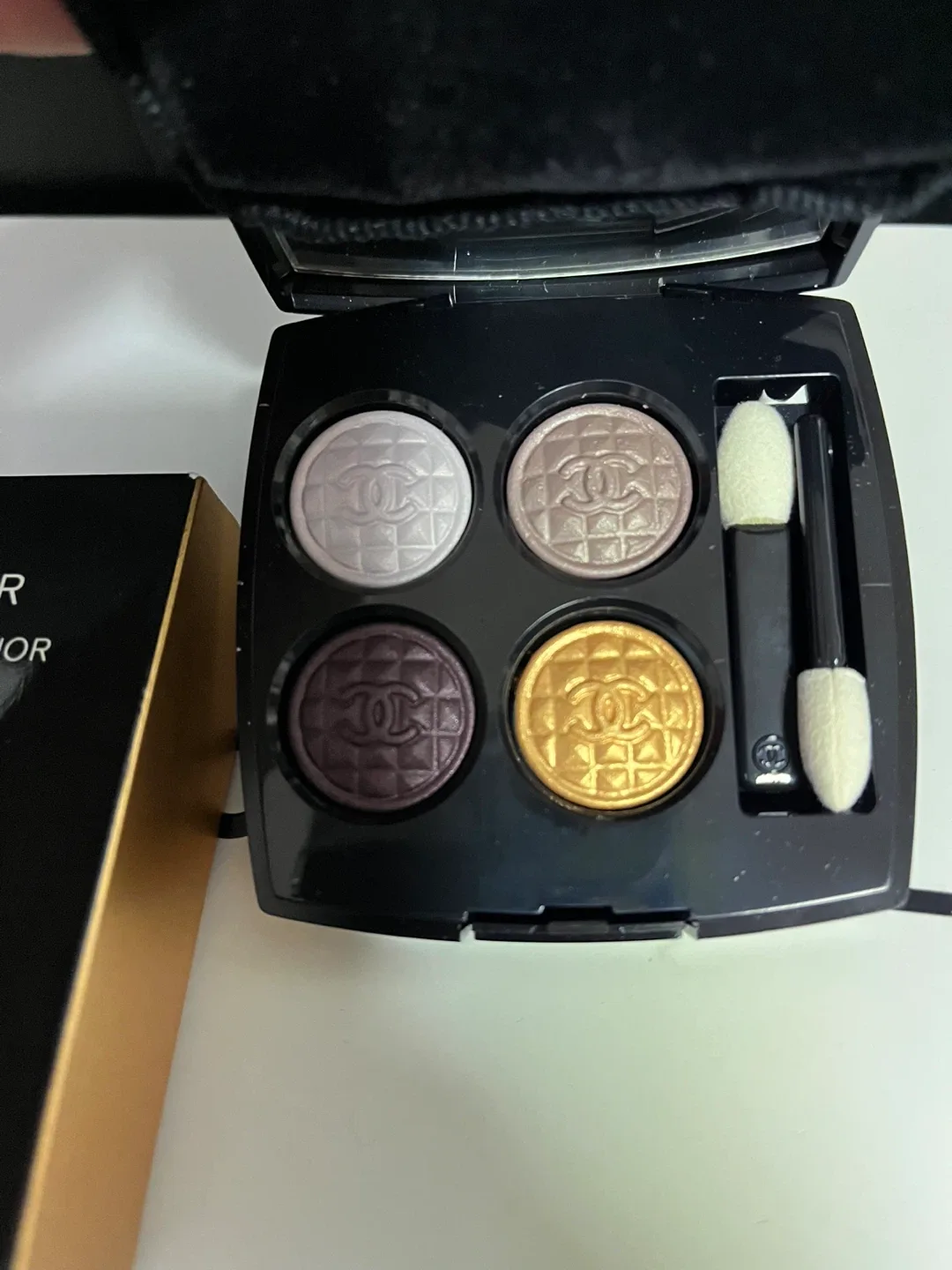 Chanel Signe Particulier Quadra Eyeshadow image indicator(2)