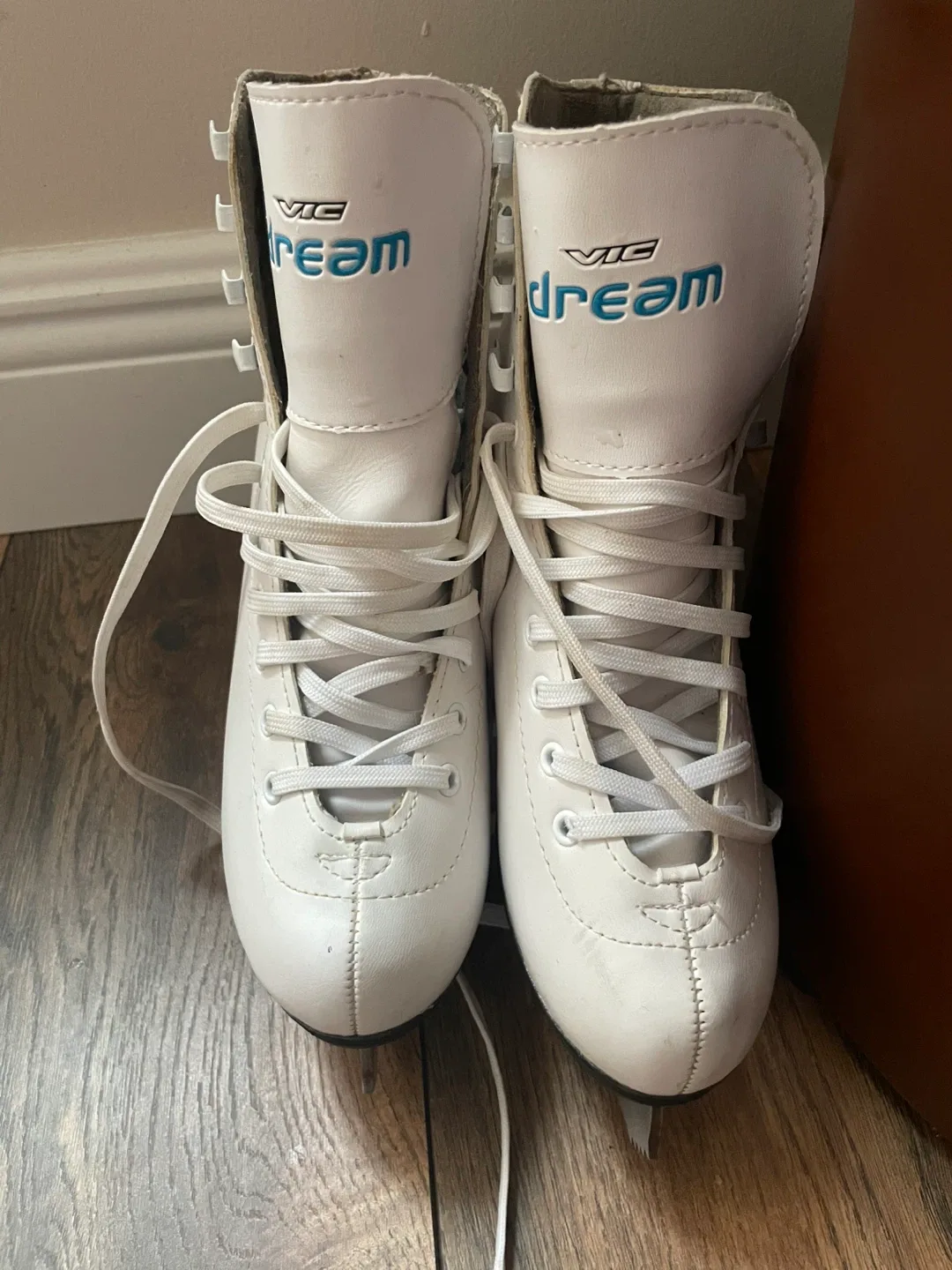 VIC Dream White Ice Skates - US Size 5 image indicator(3)