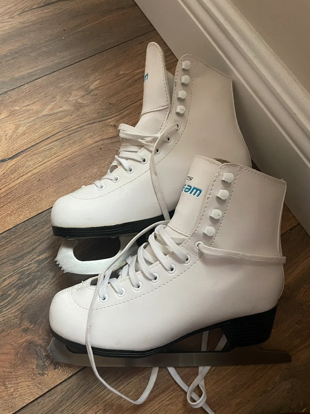 VIC Dream White Ice Skates - US Size 5