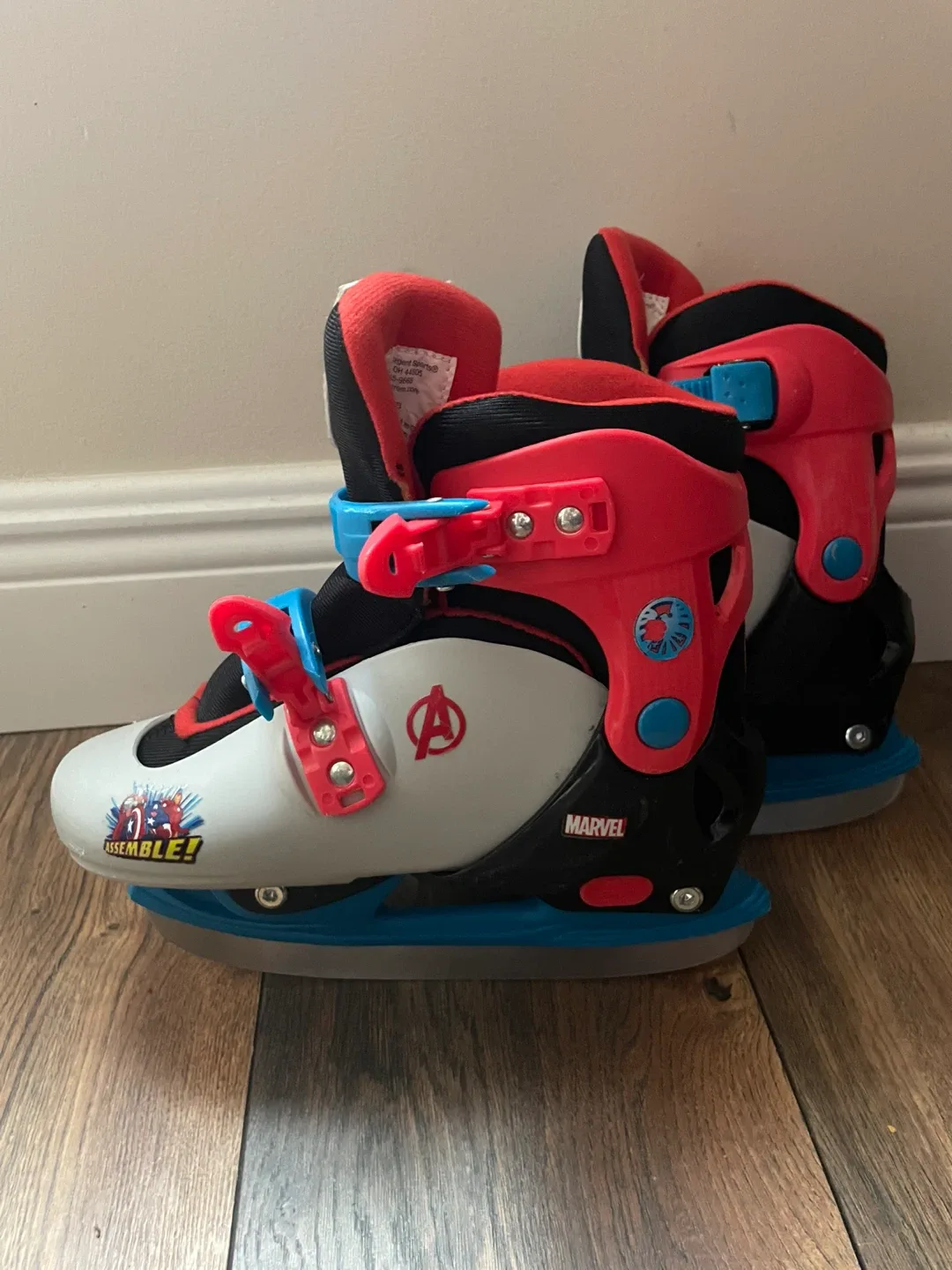 Marvel Avengers Adjustable Kids Ice Skates image indicator(4)