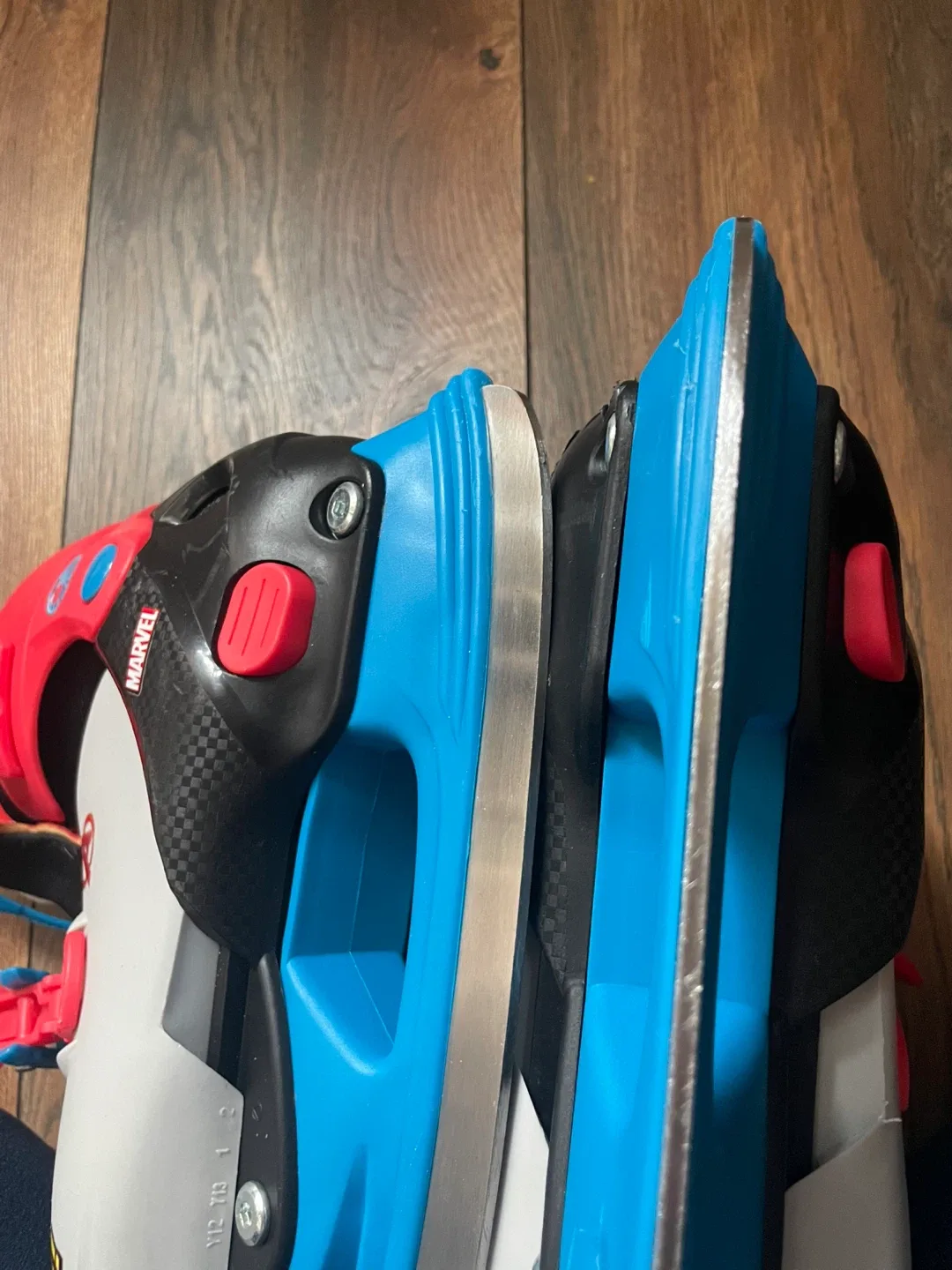 Marvel Avengers Adjustable Kids Ice Skates image indicator(5)