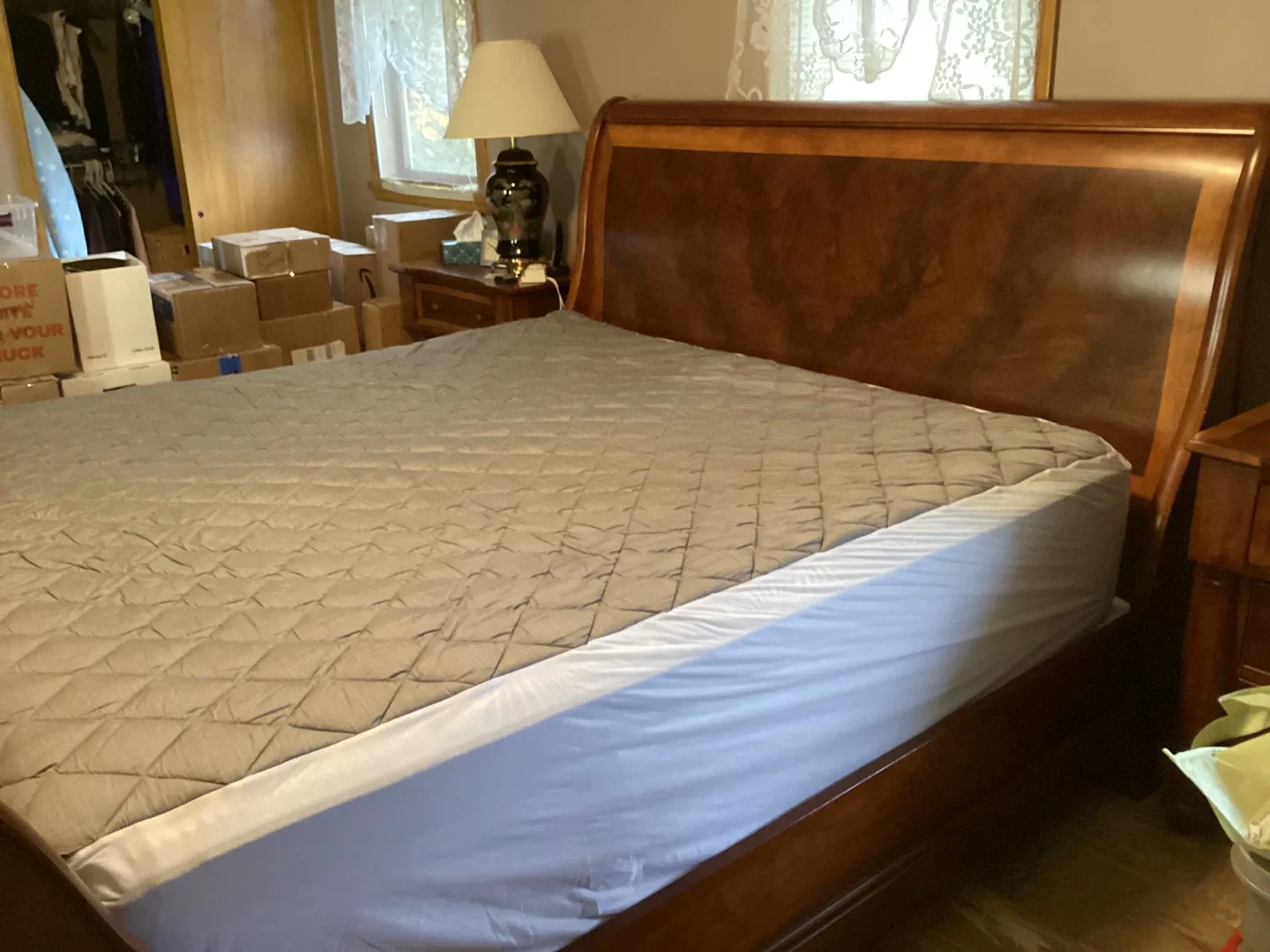 Bedroom Set - King Sleighbed Suite - Moving must Sell!!