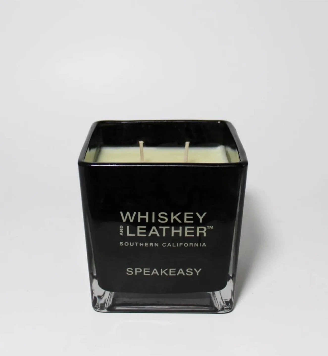 Whiskey and Leather Speakeasy Candle image indicator(3)