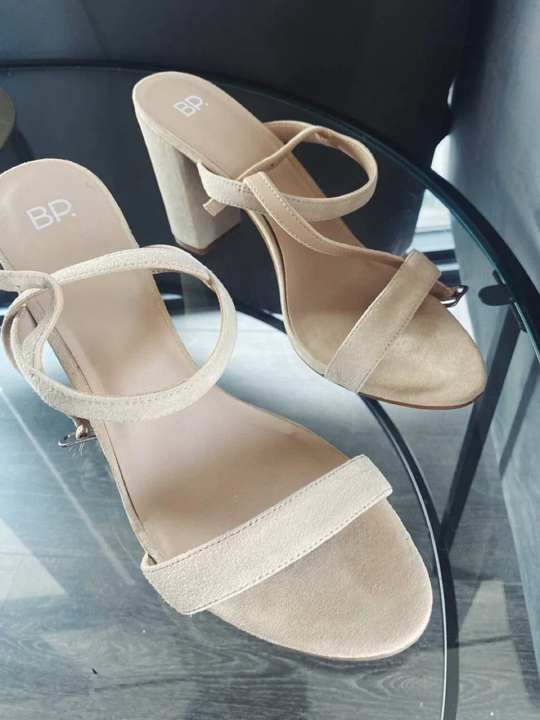 Beige sandals heels 11 size BP image indicator(2)