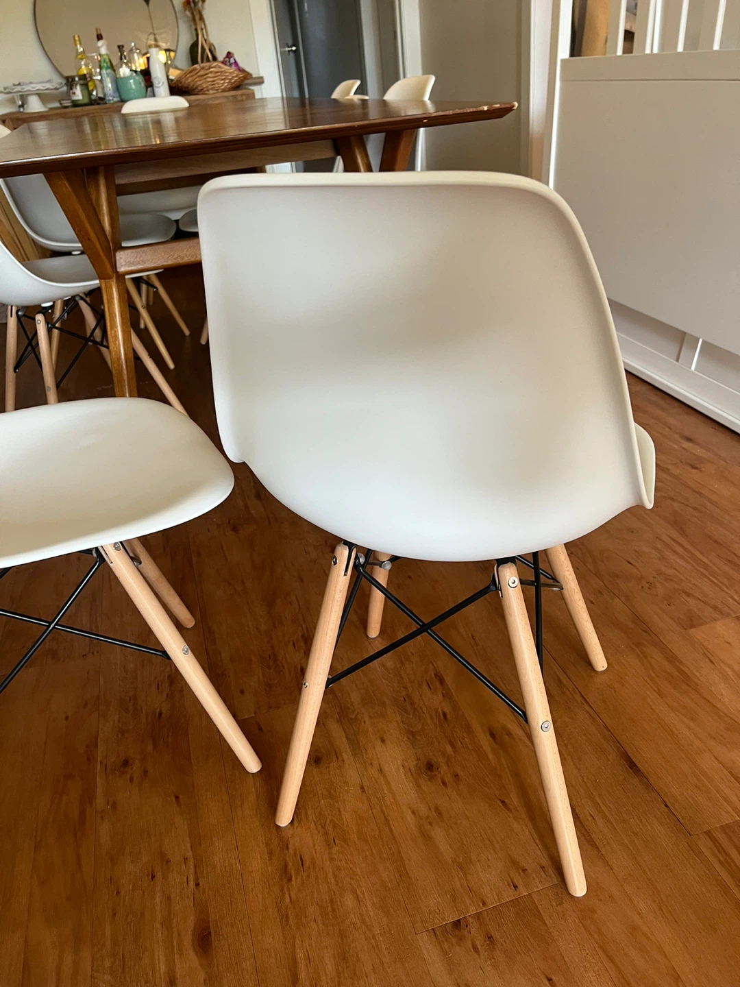 8x White Dining Chairs - photo 2
