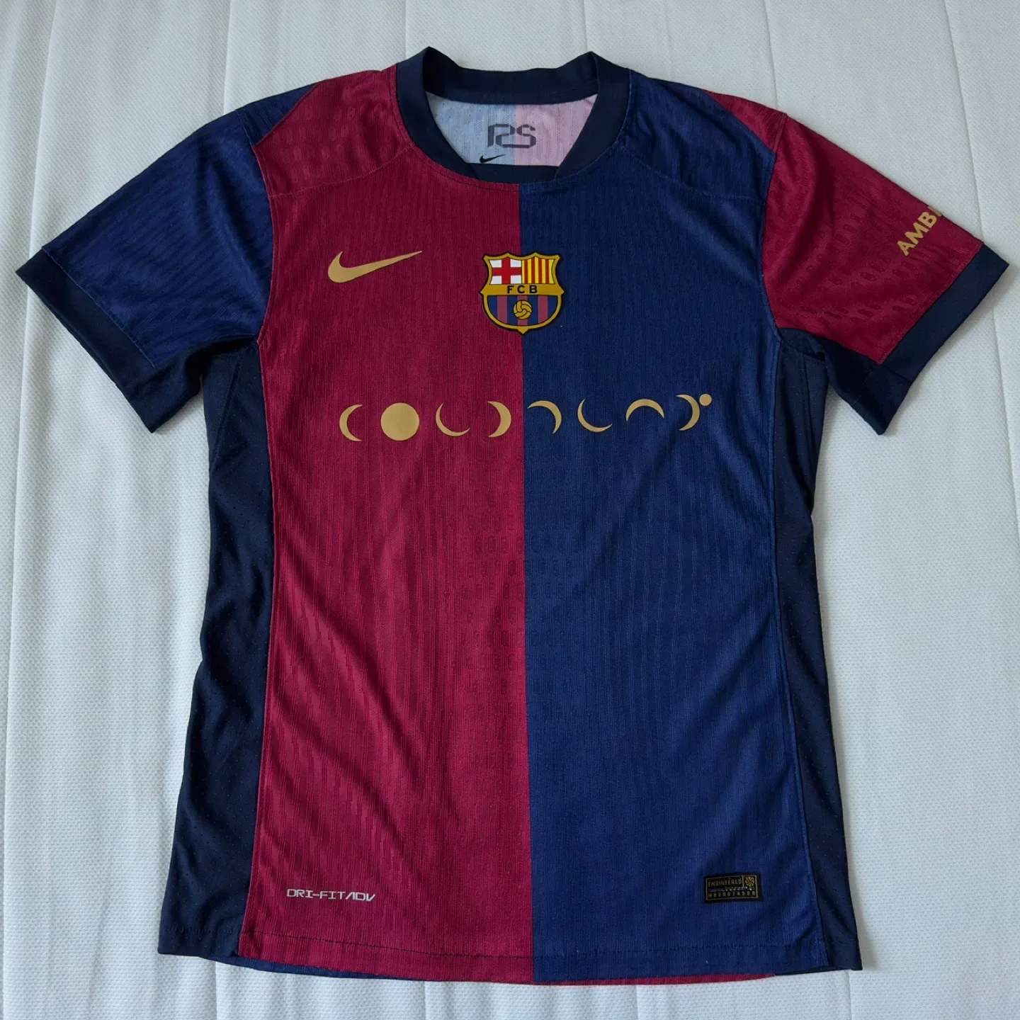 Men’s Medium Gavi #6 Barcelona Jersey