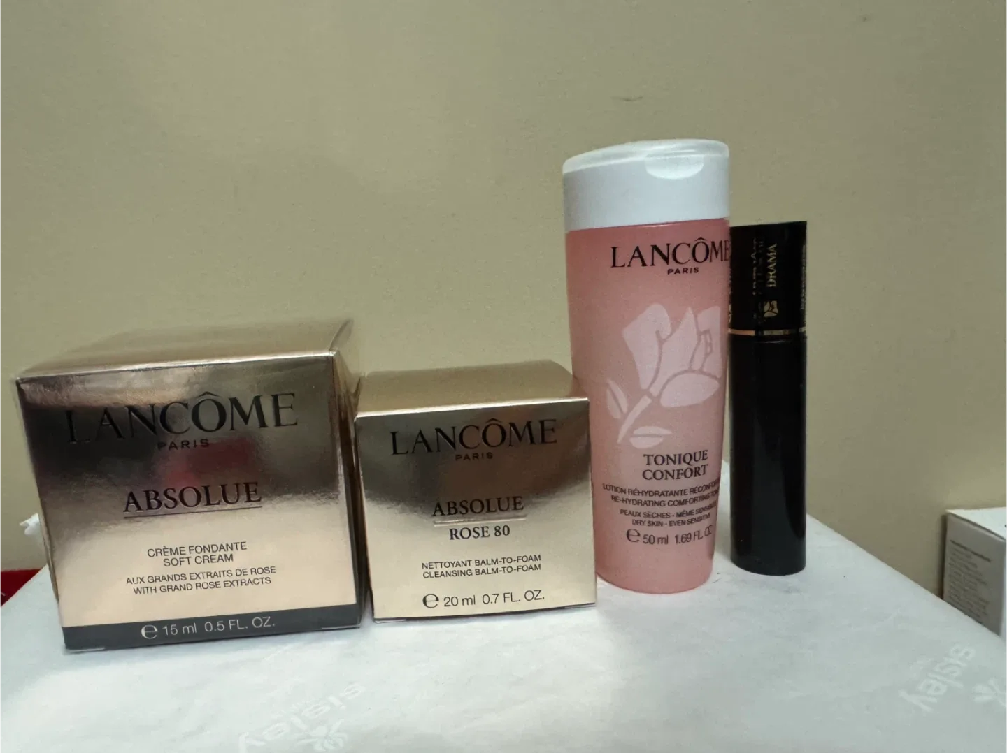 Lancôme Absolue Skincare Set image indicator(2)