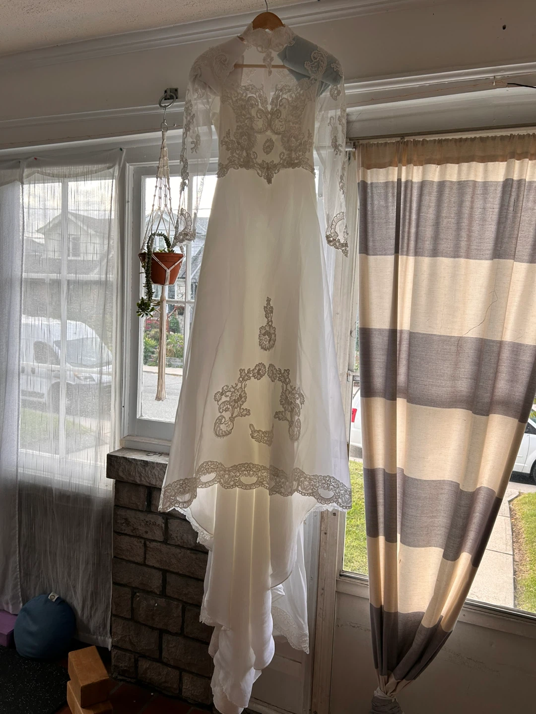 Vintage Wedding Dress with Lace Details - photo 4