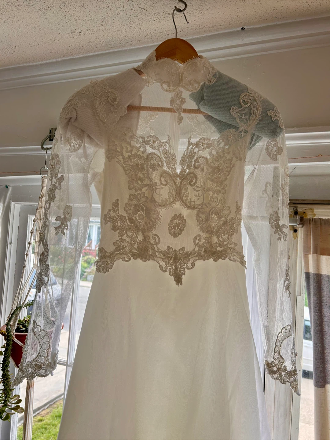 Vintage Wedding Dress with Lace Details - photo 3