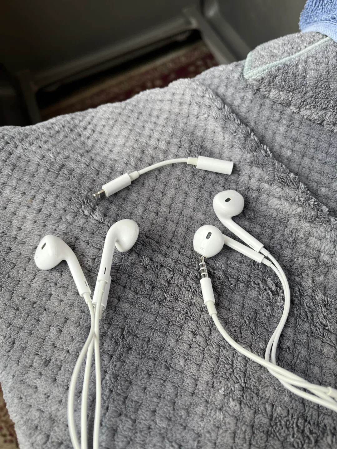 Apple EarPods (3.5mm & Lighting) Headphone Plug