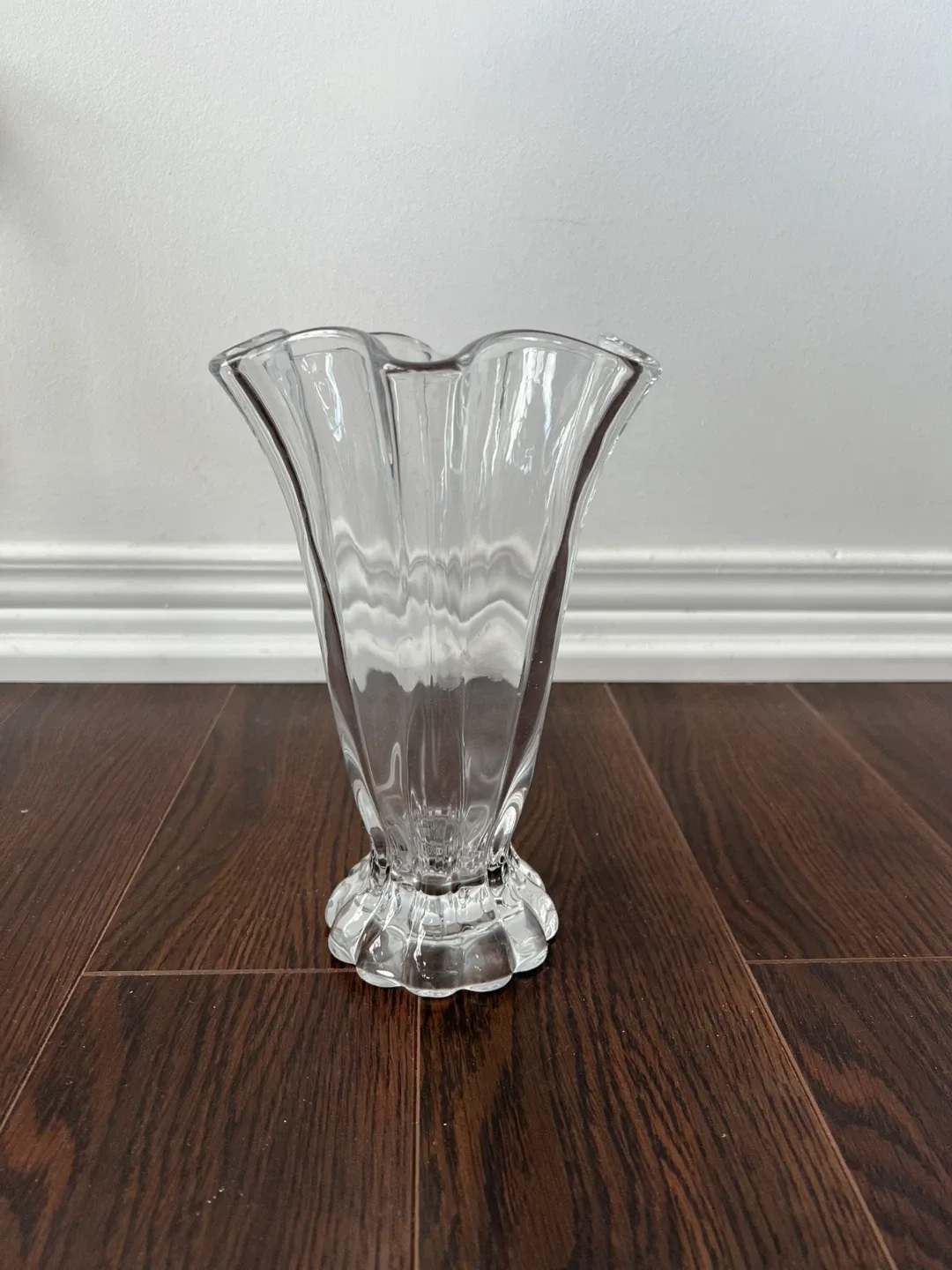 Glass flower vase