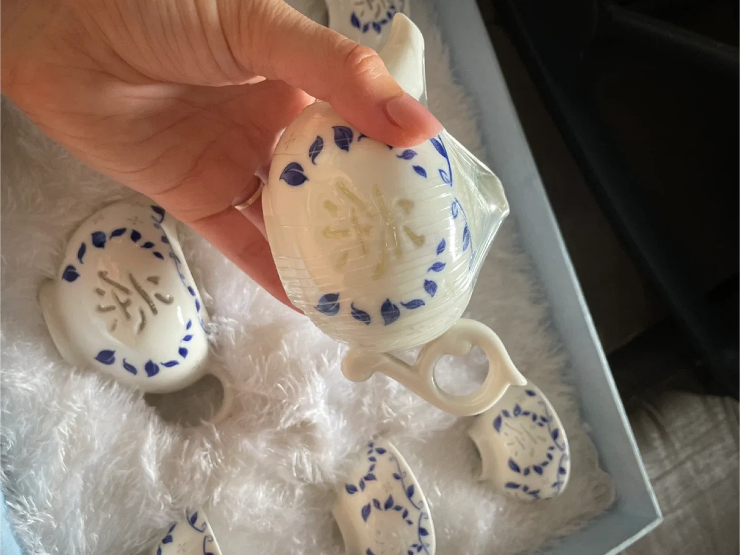 Chinese Tea Set with Box - Floral Design image indicator(2)