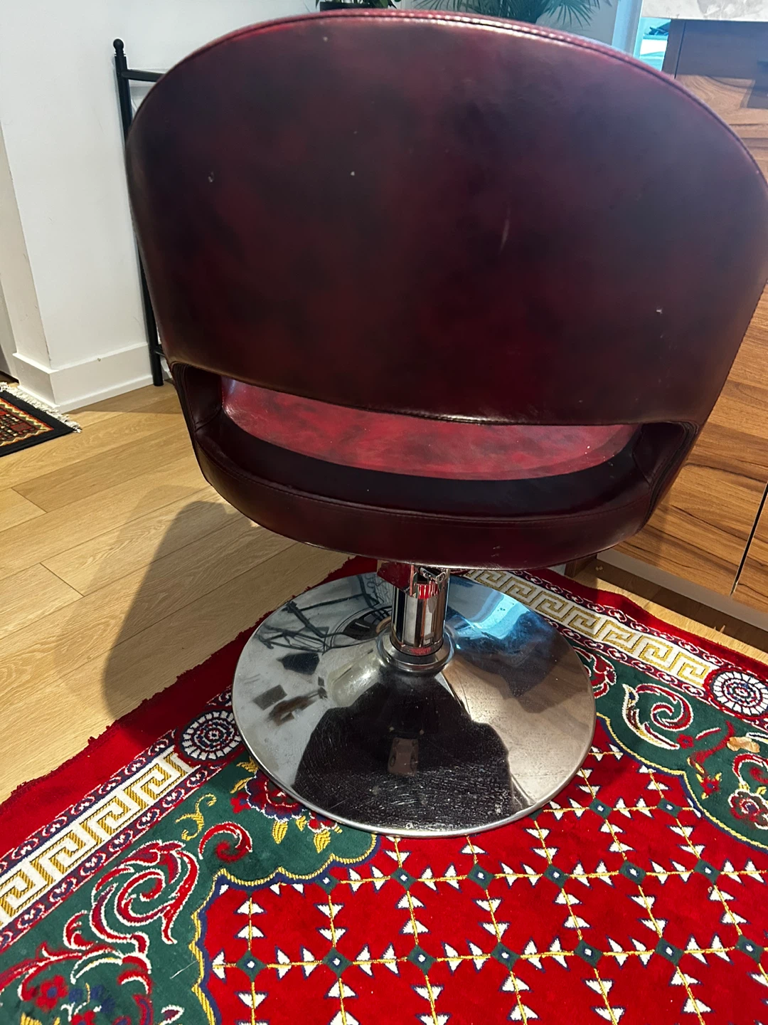 Burgundy barber/ hairdresser Chair - photo 2